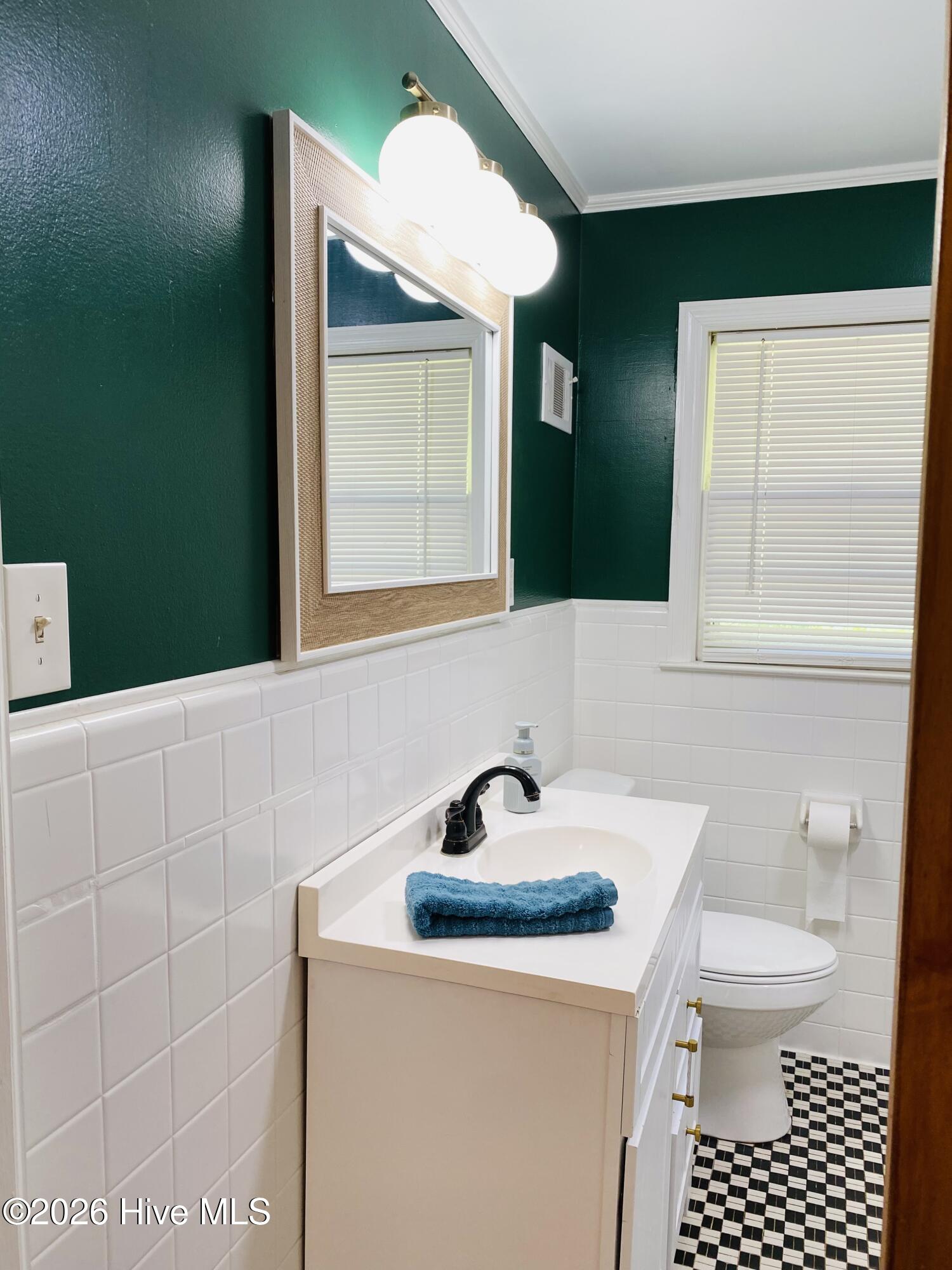 100569666 | Photo 38