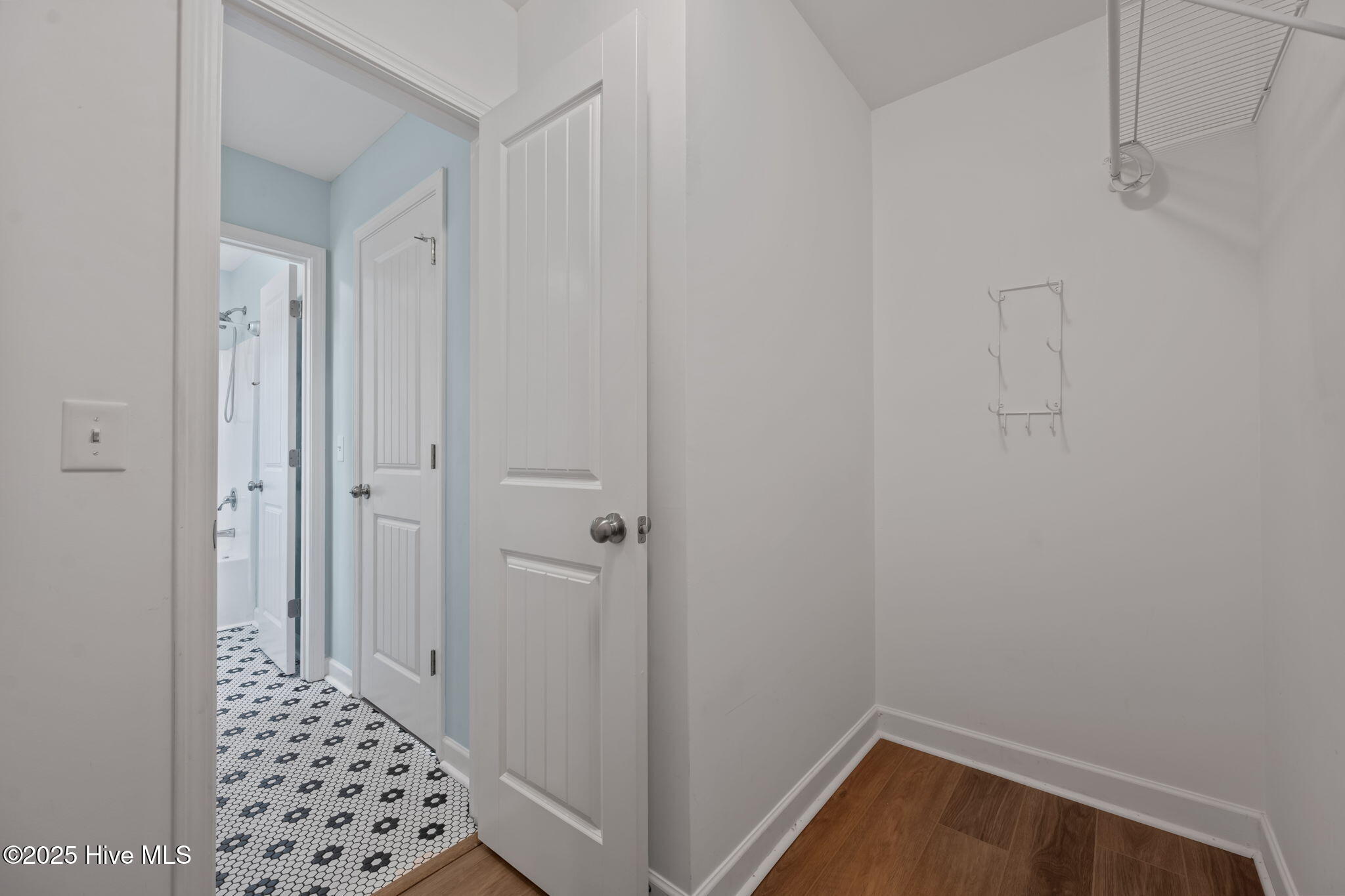 100540961 | Photo 23