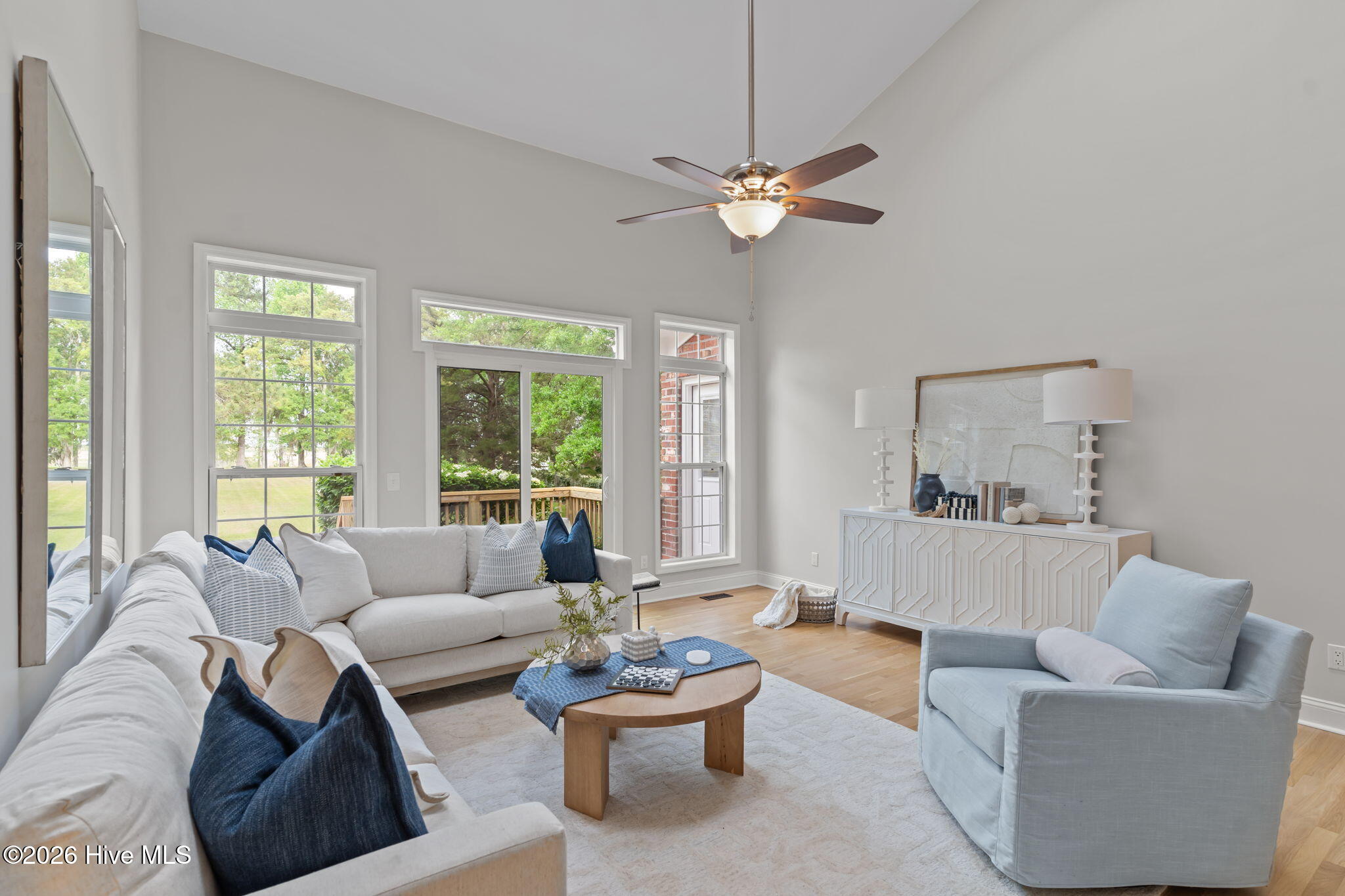 100567890 | Photo 16