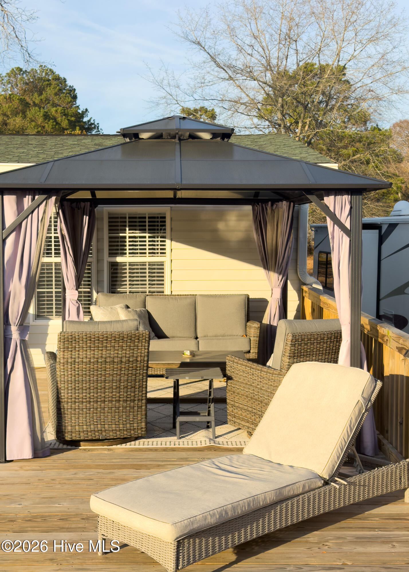 100548742 | Photo 44