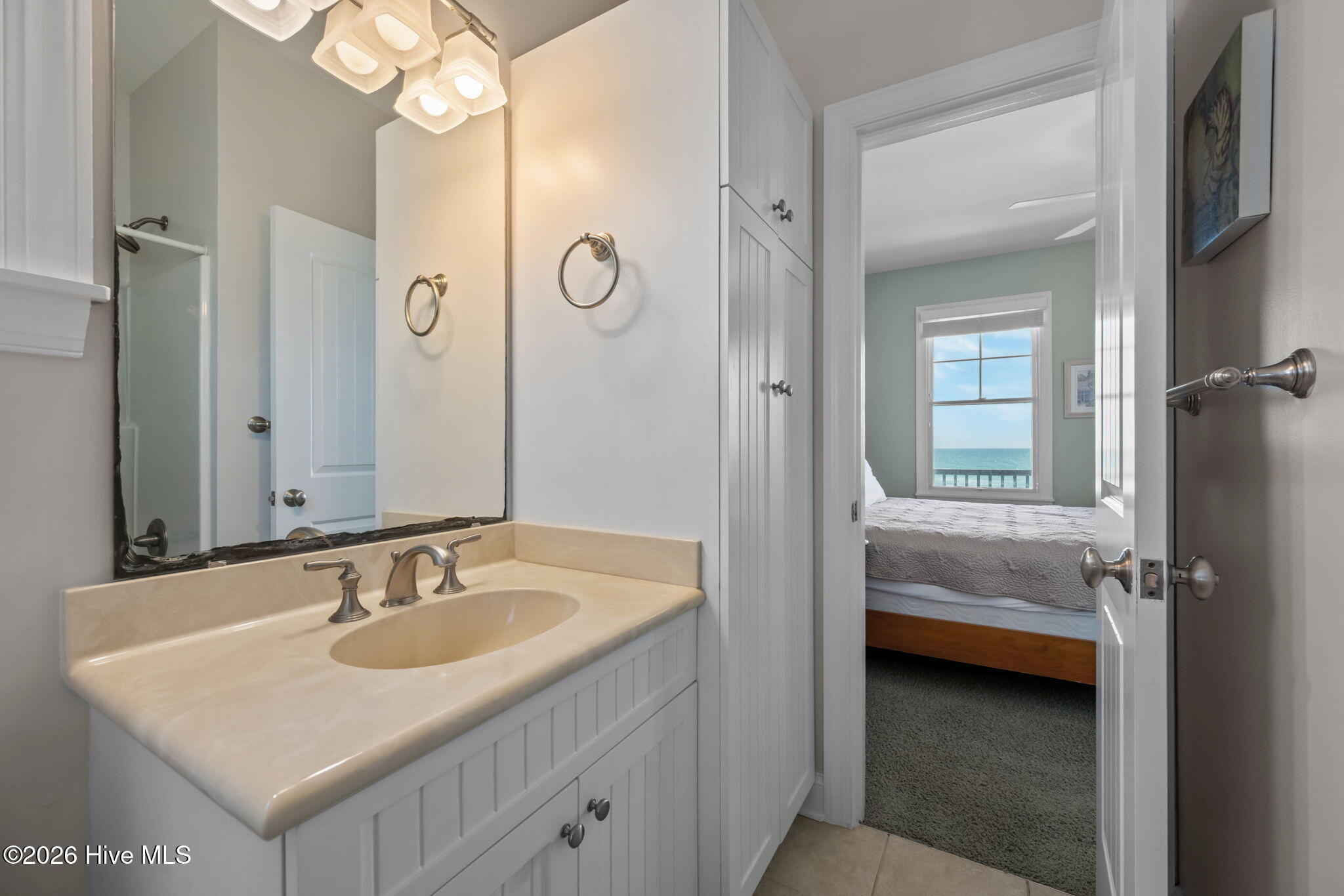 100570241 | Photo 21