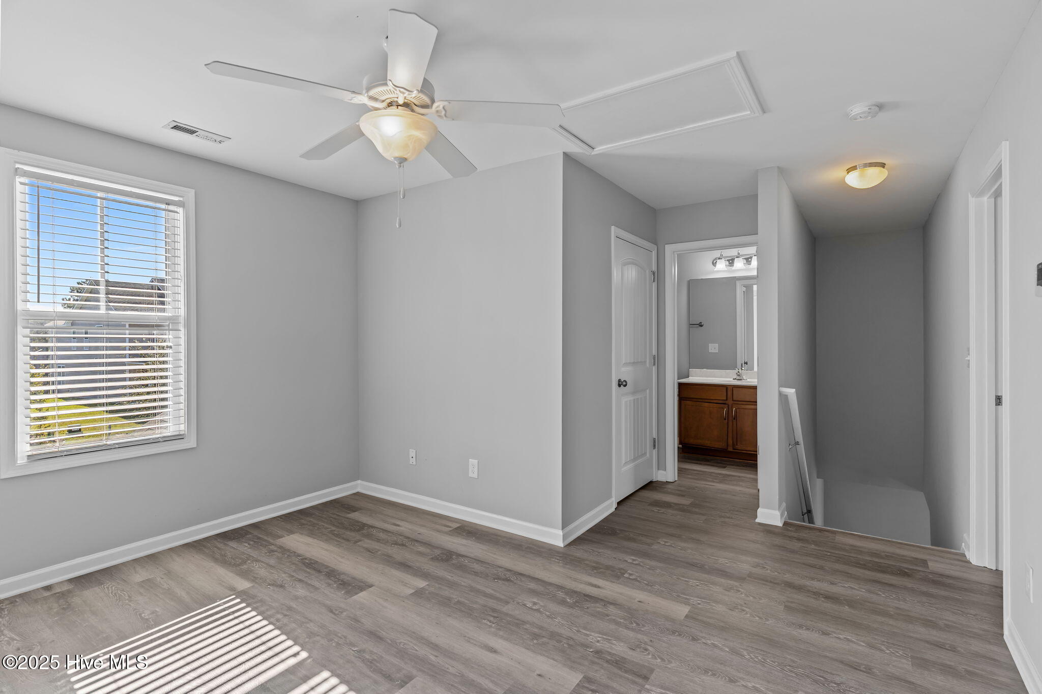 100536530 | Photo 29