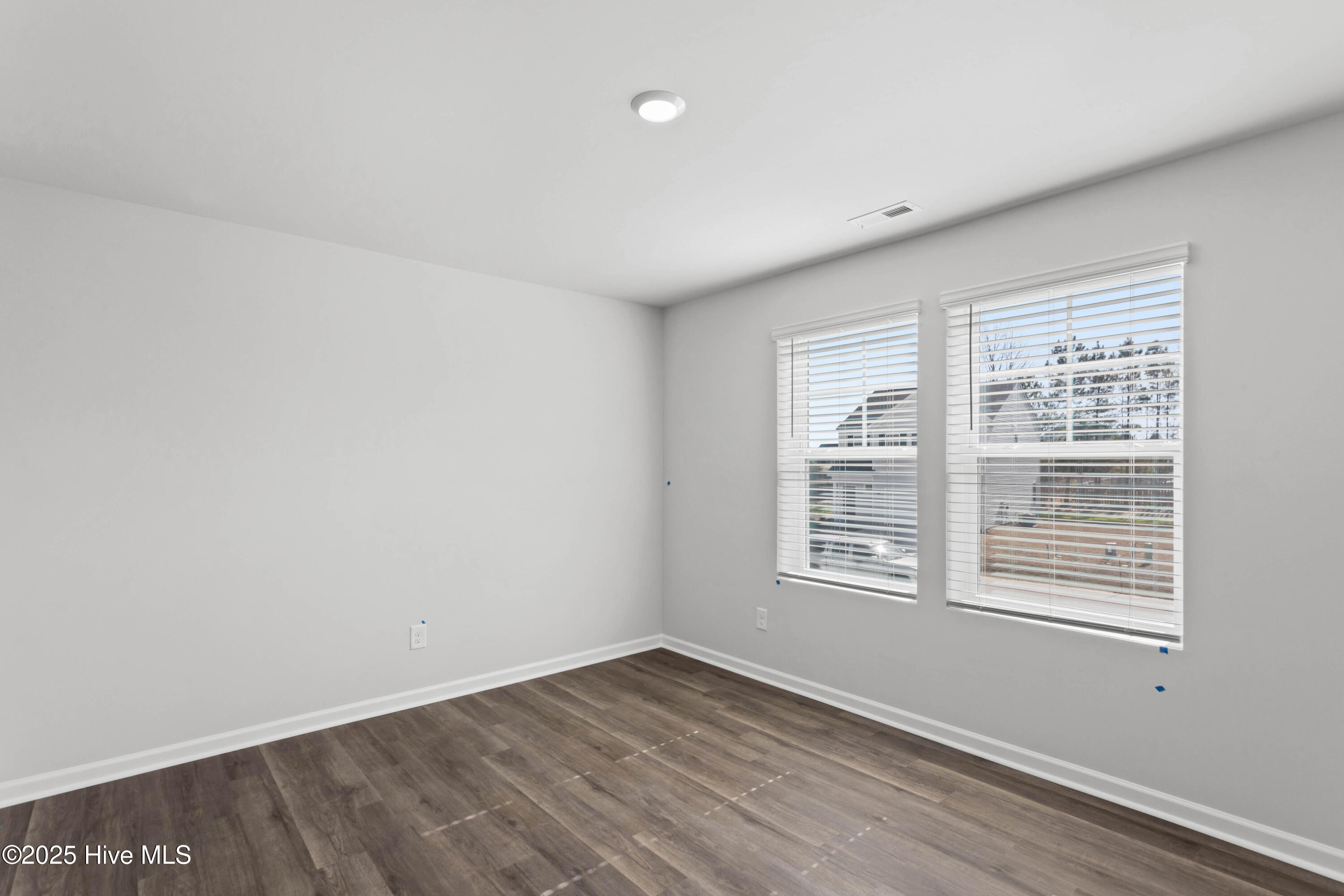 503 Sandy Hollow Drive, Jacksonville, NC 28540 – photo 19: Photo of Similar Home