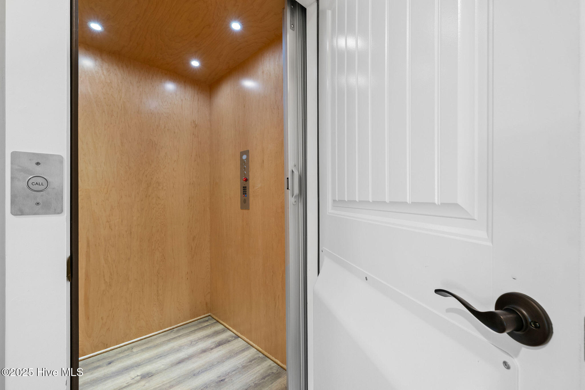 100538884 | Photo 44