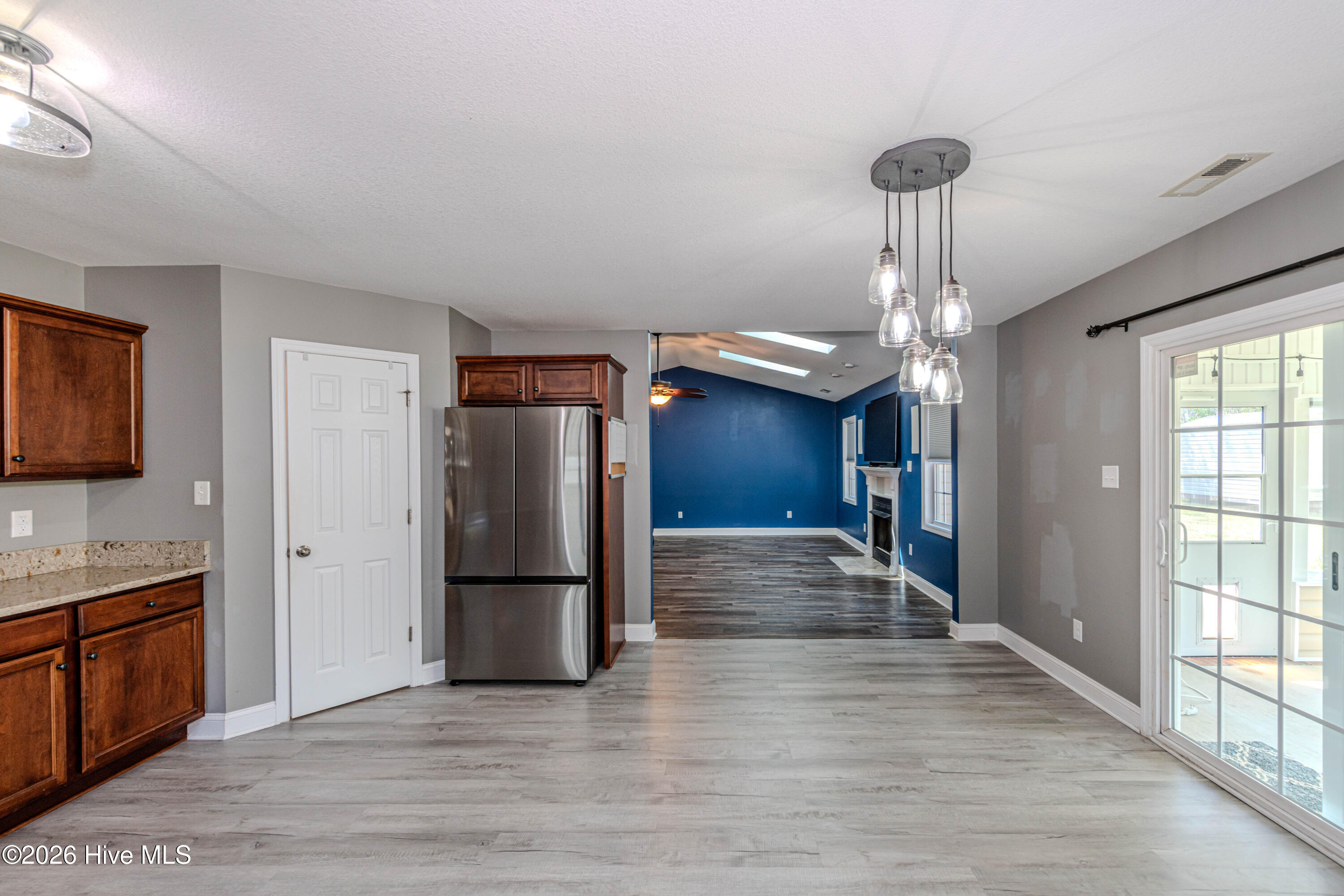 100563083 | Photo 16