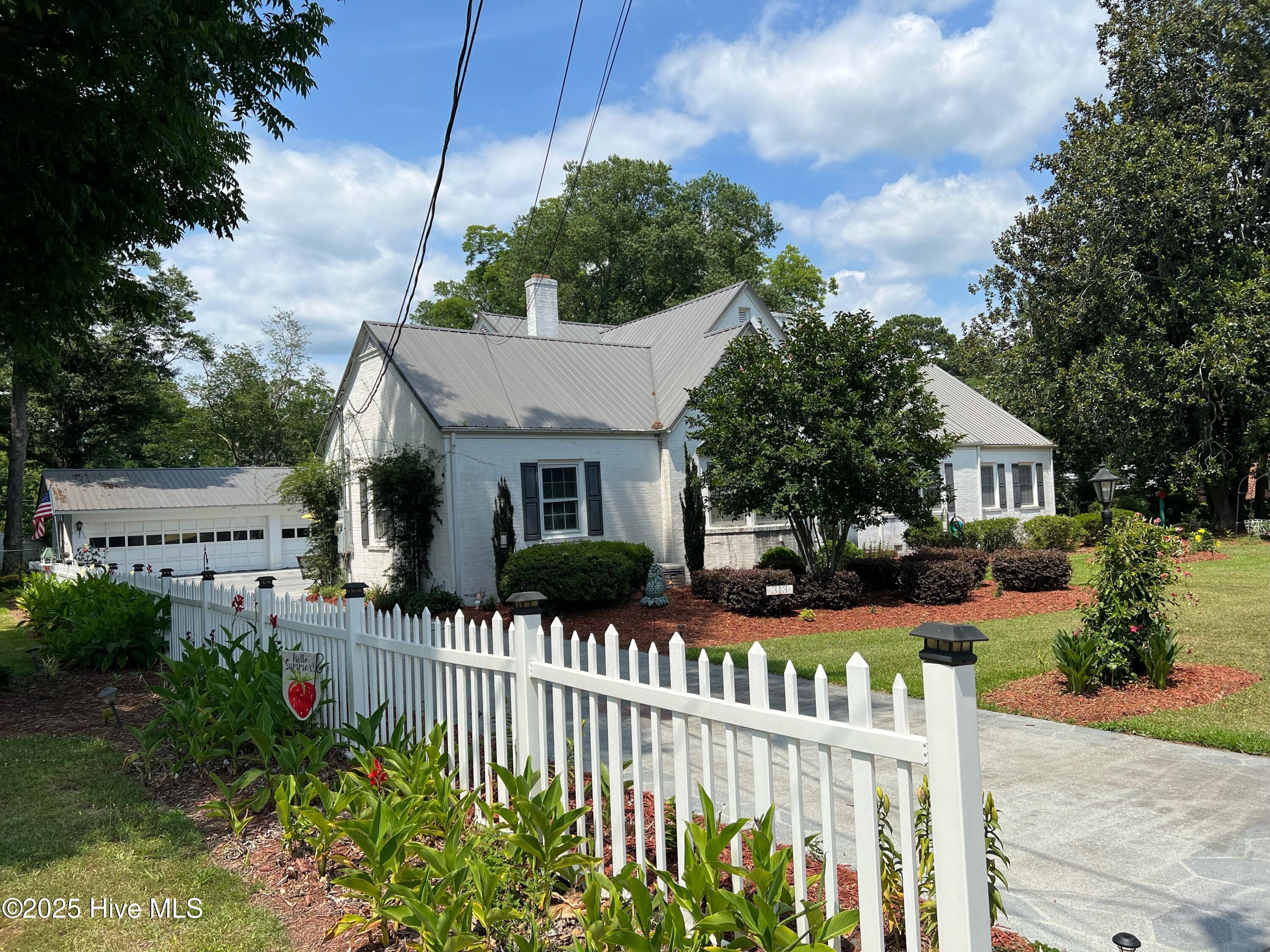 Homes for sale in Chadbourn, NC | 313 E 1st Ave, Chadbourn, NC 28431 | MLS# 100518483