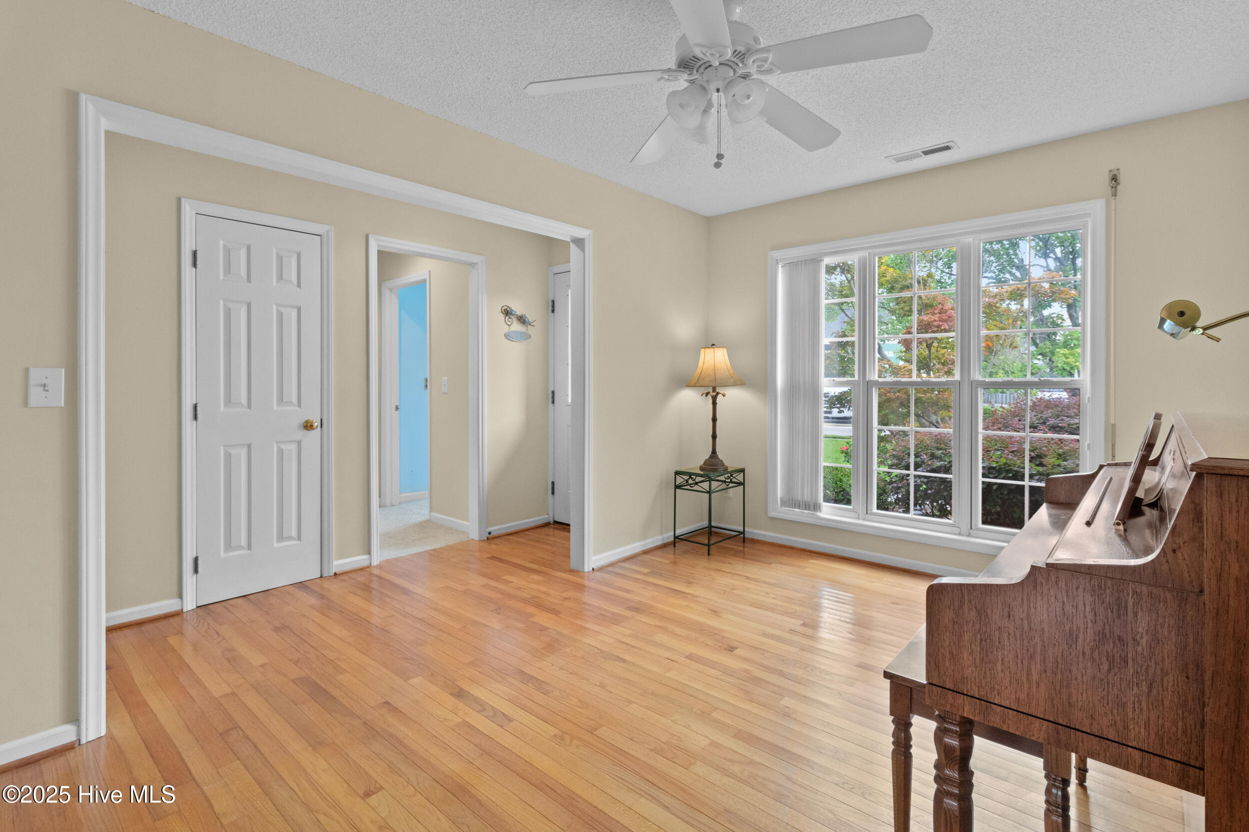 100518849 | Photo 24