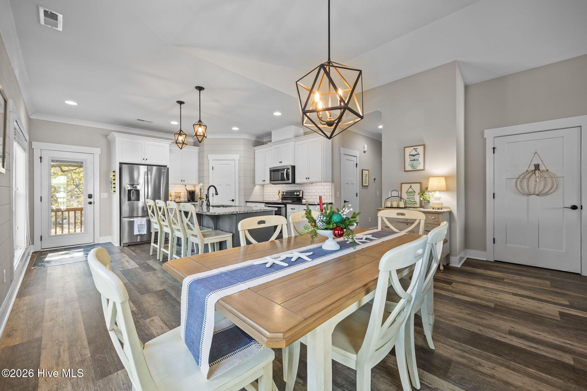 100548443 | Photo 15