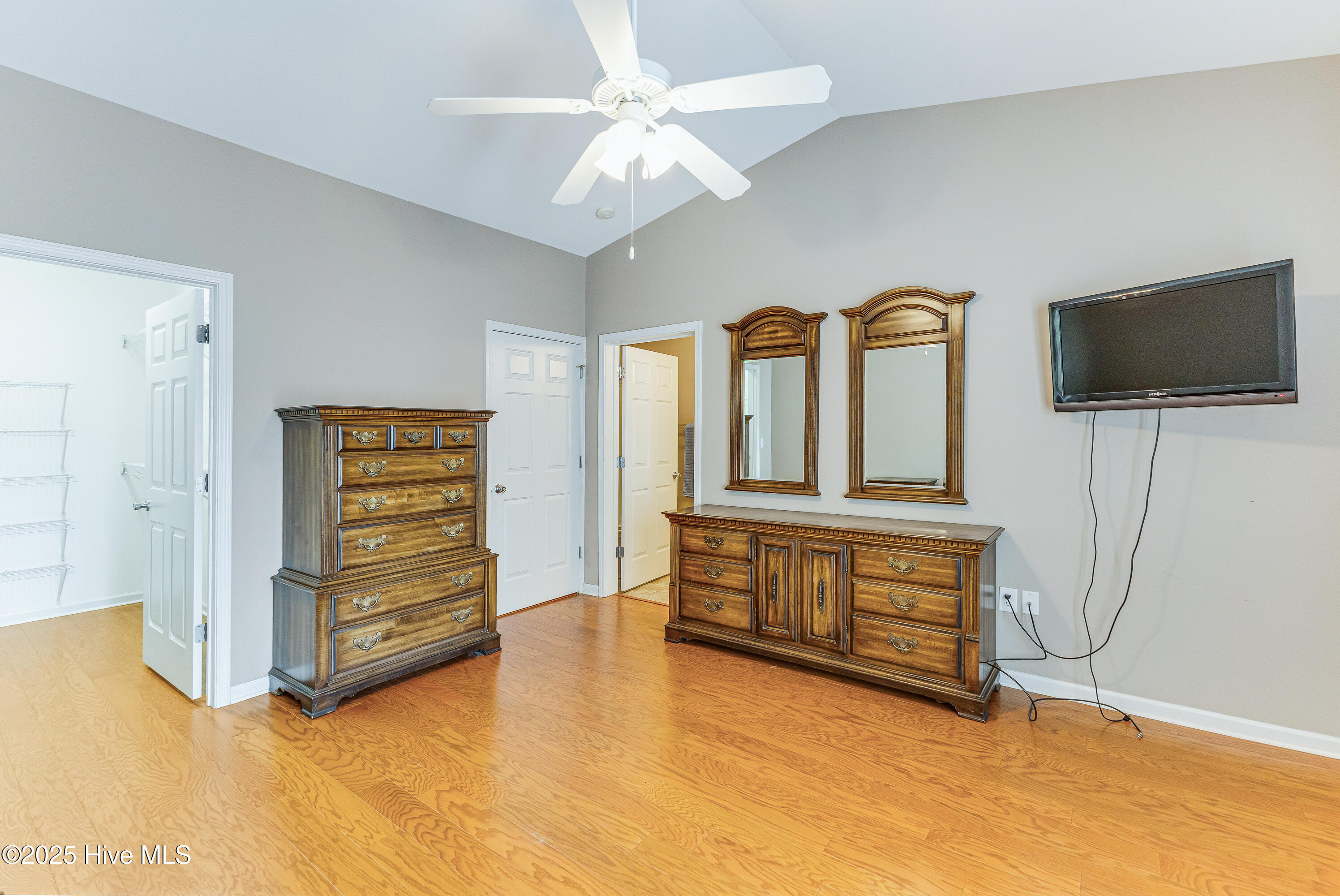 100537164 | Photo 22