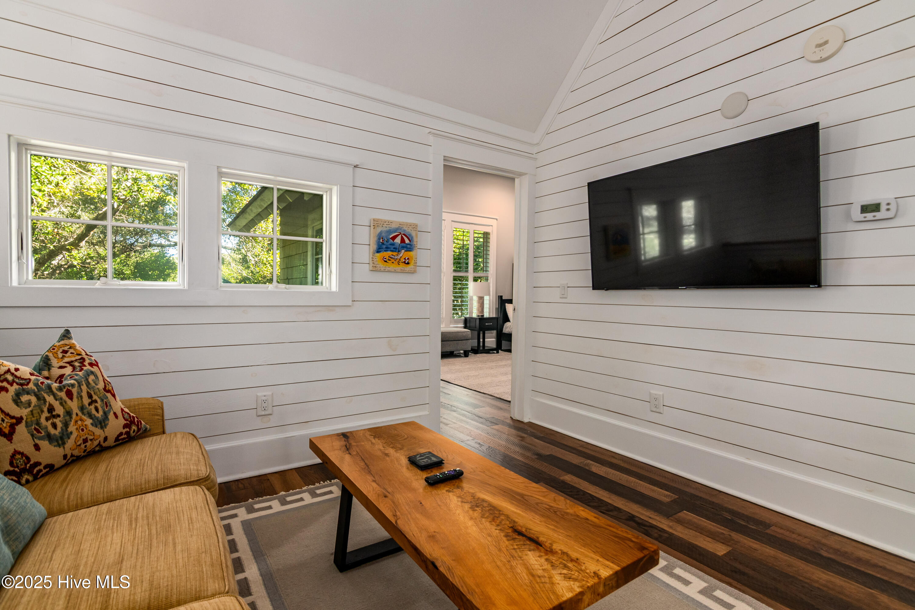 100530236 | Photo 45