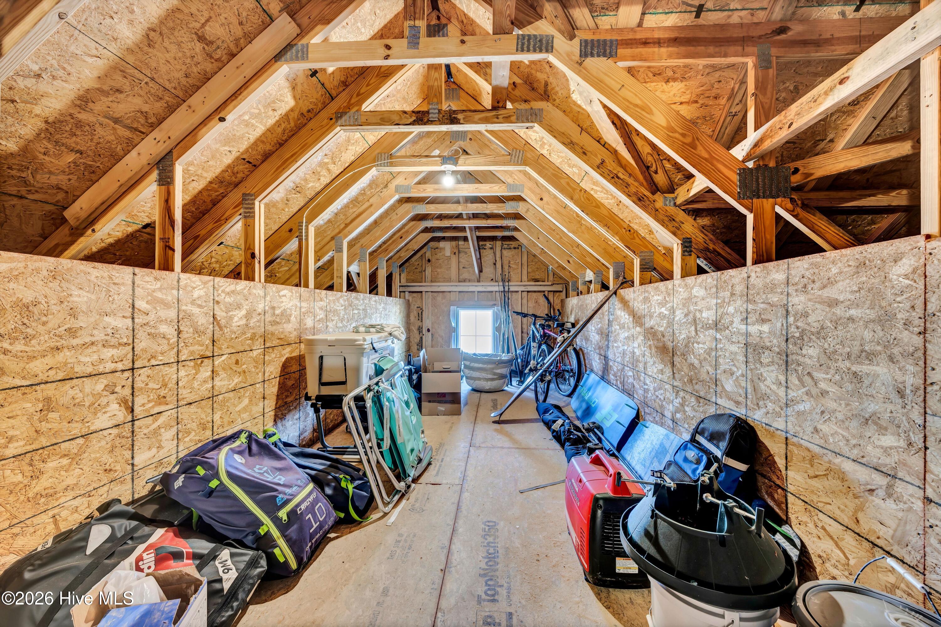 100547699 | Photo 23