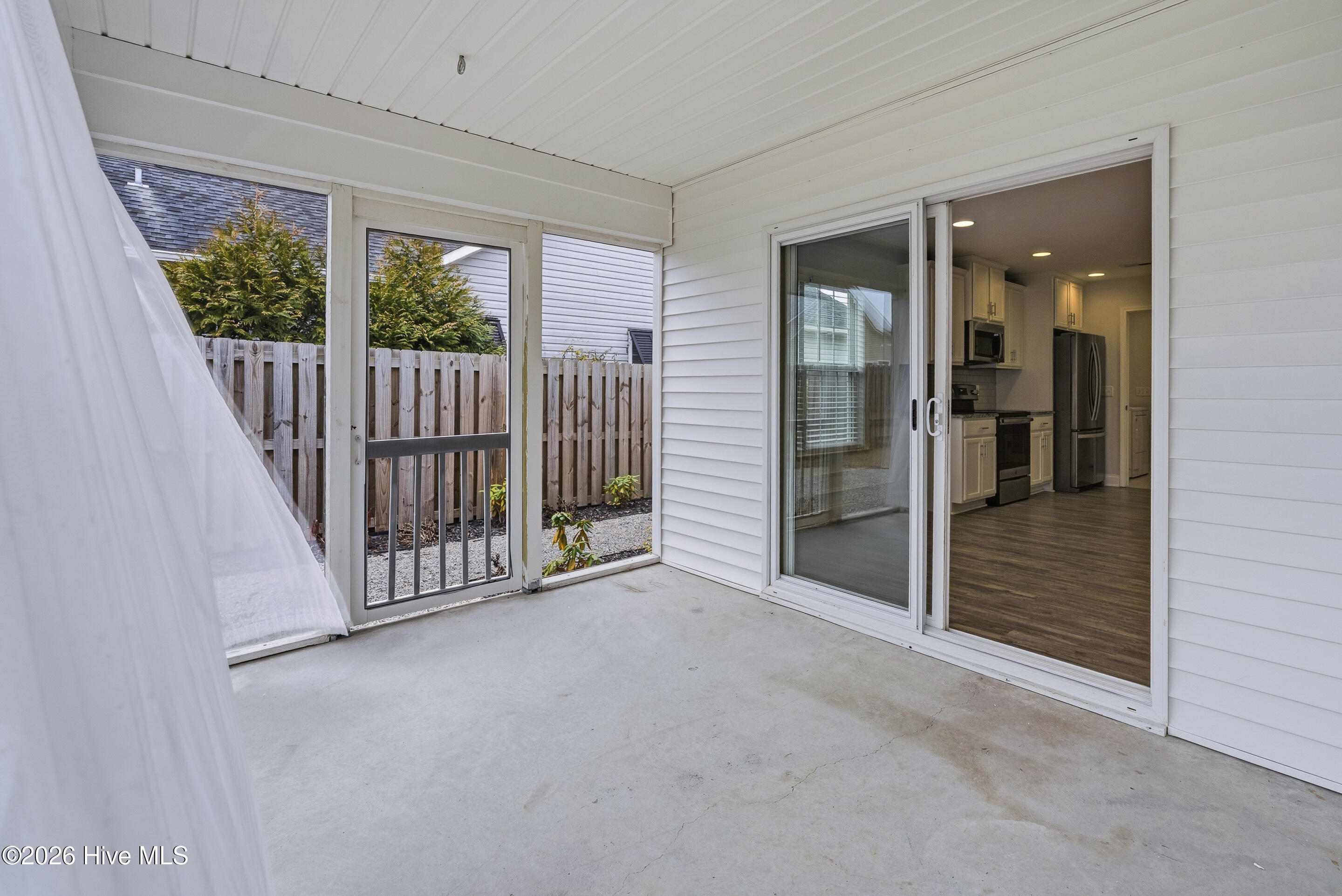 100557566 | Photo 15