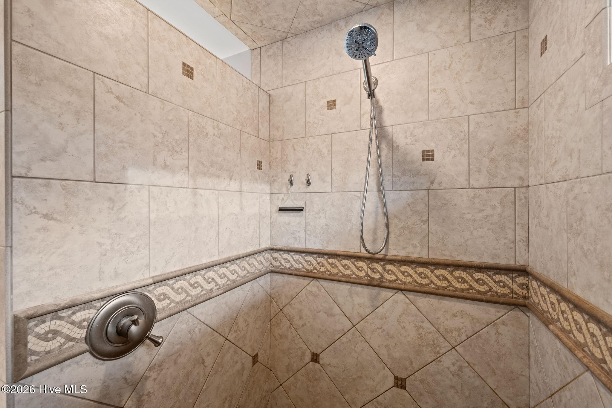 100556770 | Photo 31