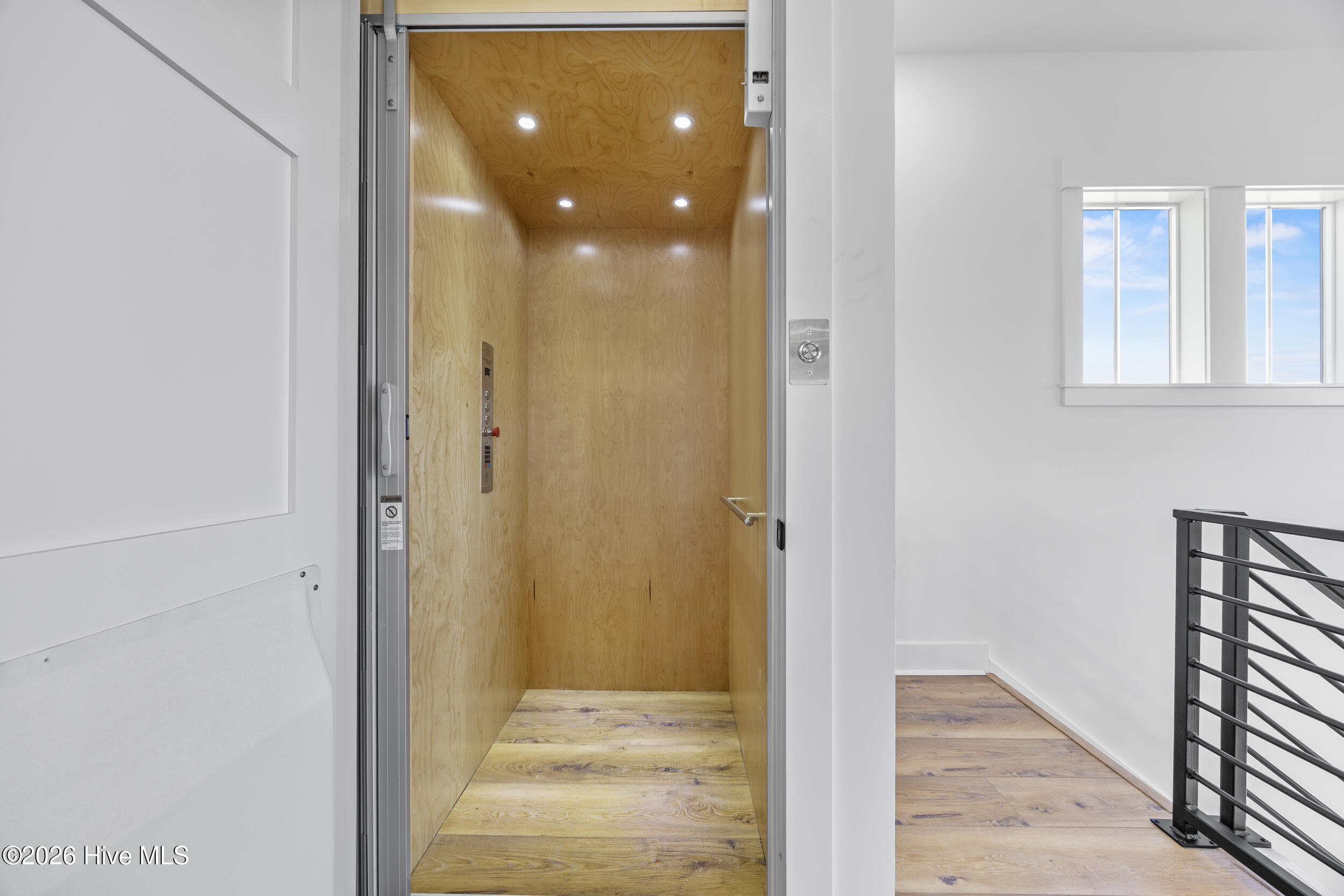 100567625 | Photo 48