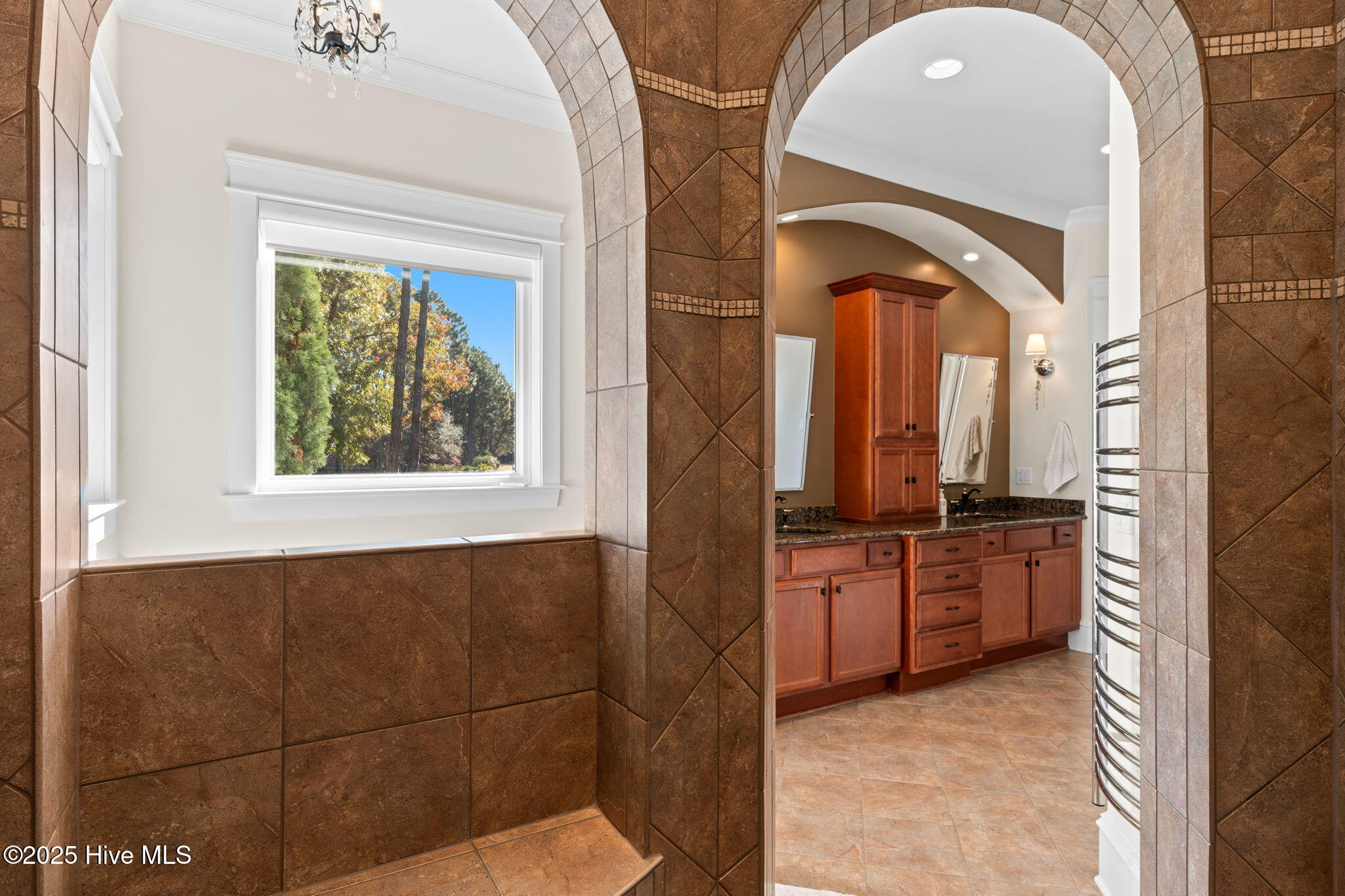 100540302 | Photo 42