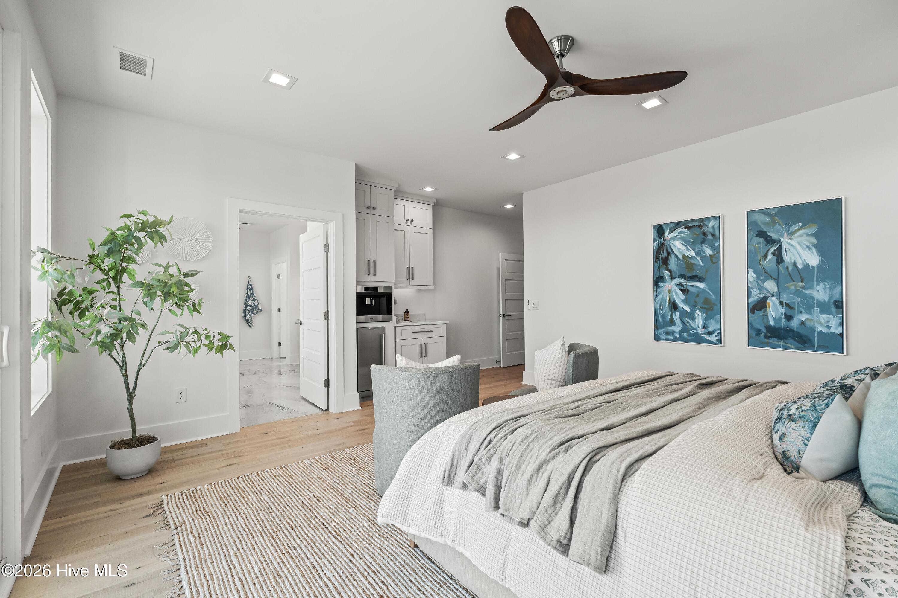 100558368 | Photo 33