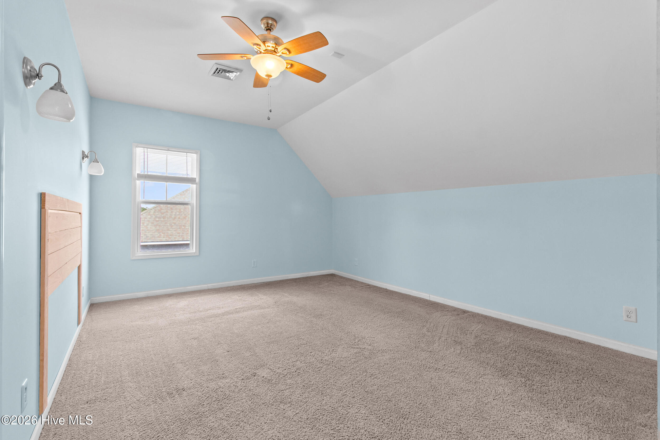 100554579 | Photo 33