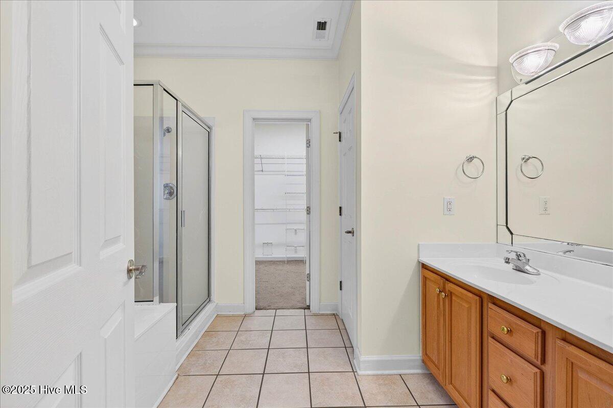 100519877 | Photo 26