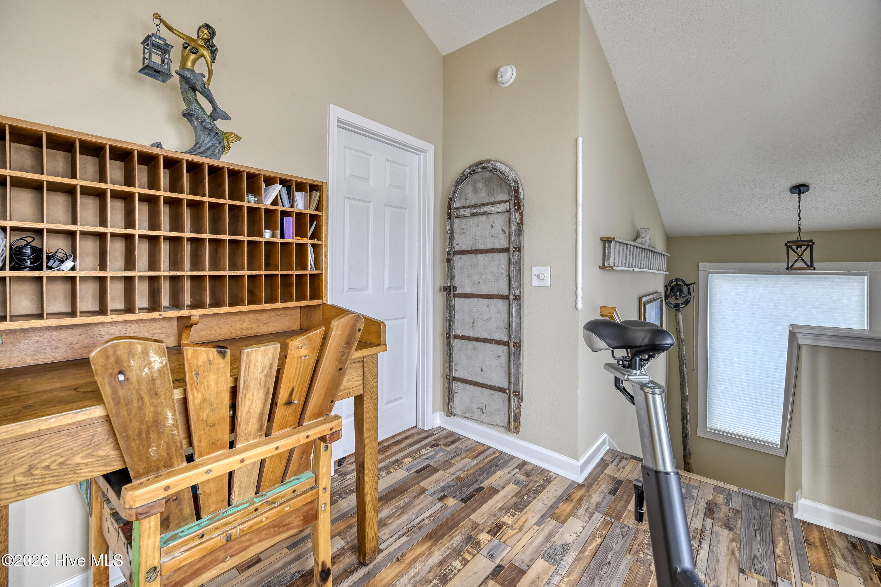 100558069 | Photo 40