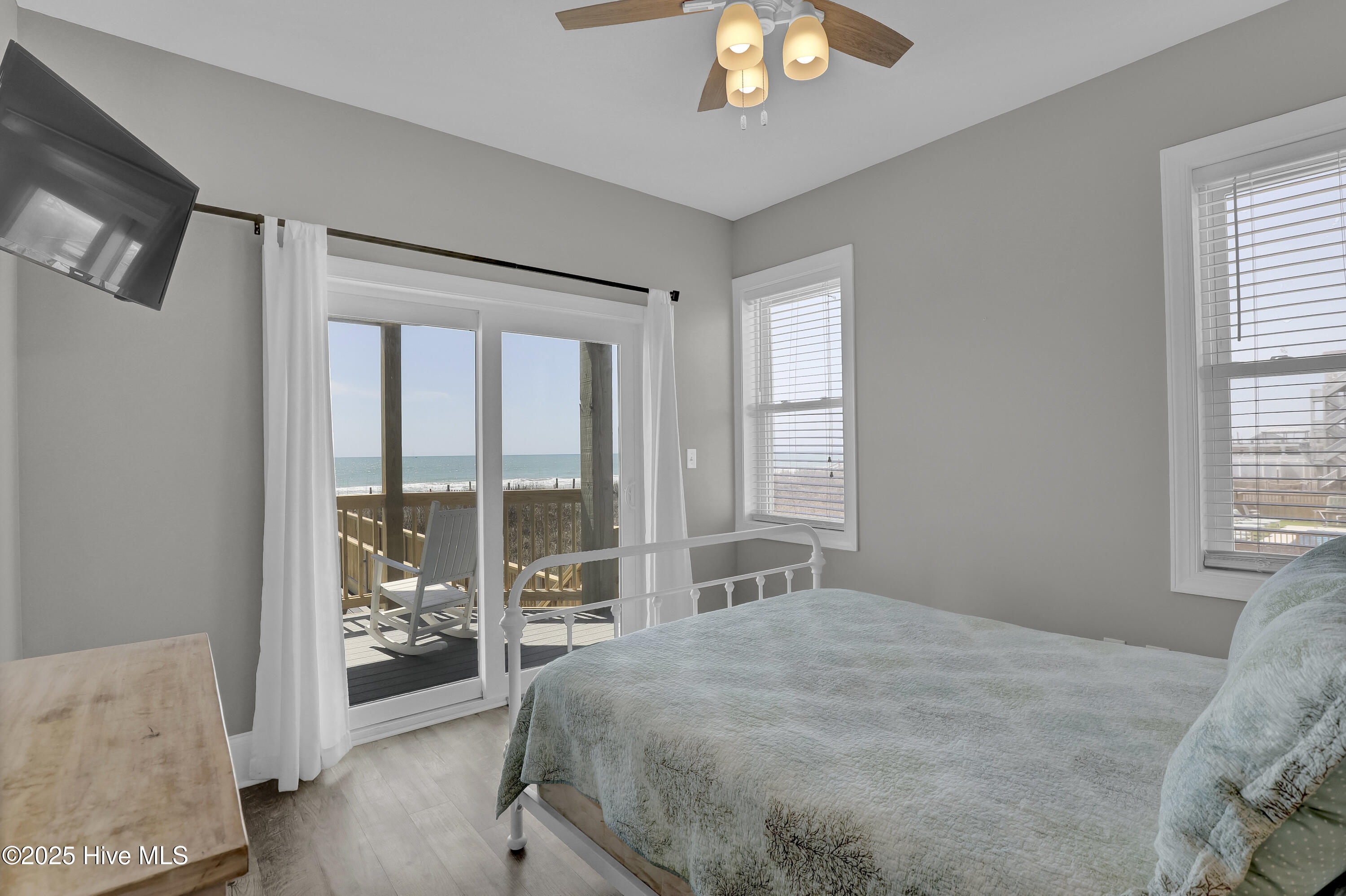 100538324 | Photo 48