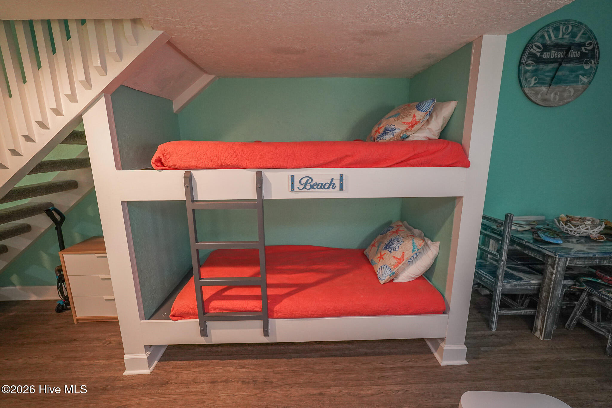 100548076 | Photo 16