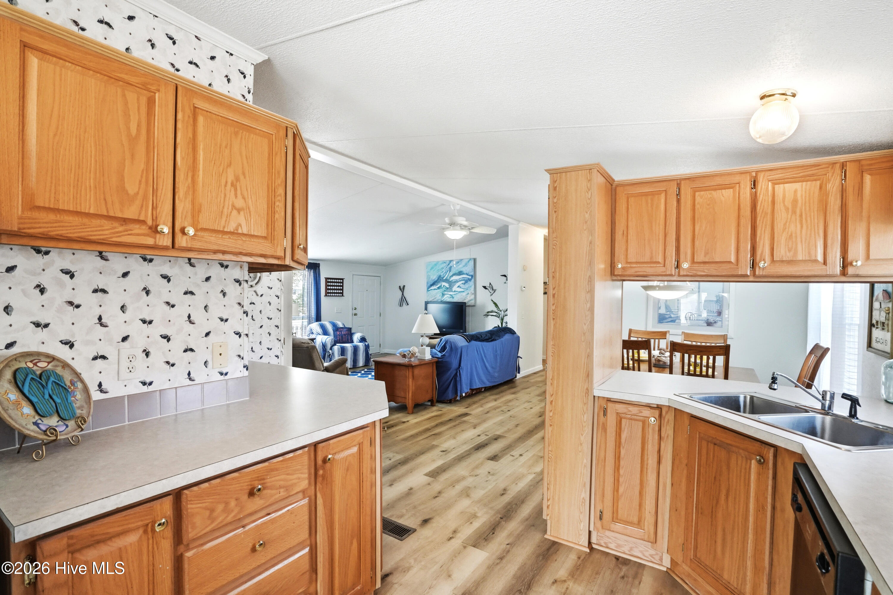 100565641 | Photo 13