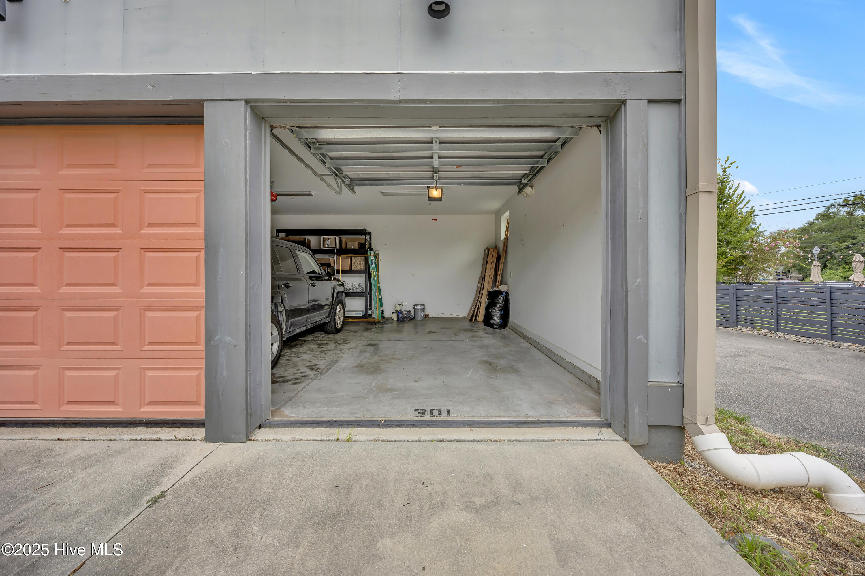 100561607 | Photo 30