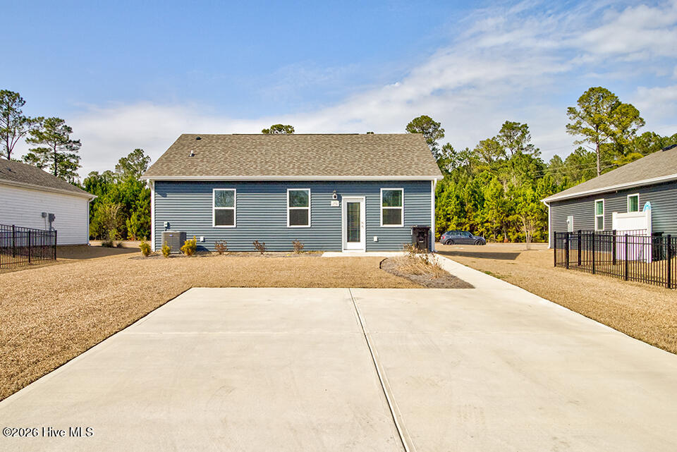 100557891 | Photo 23