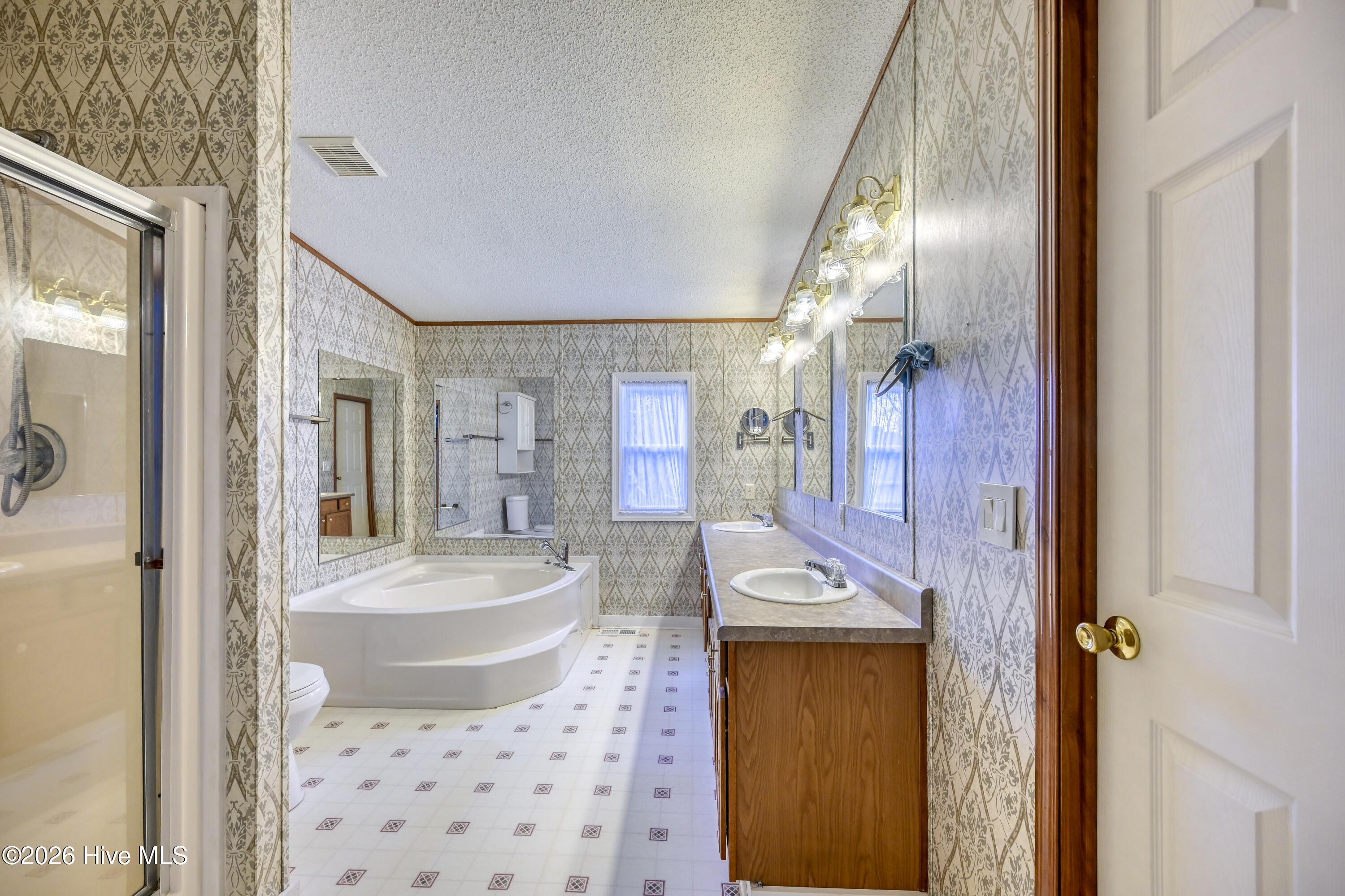 100557580 | Photo 21