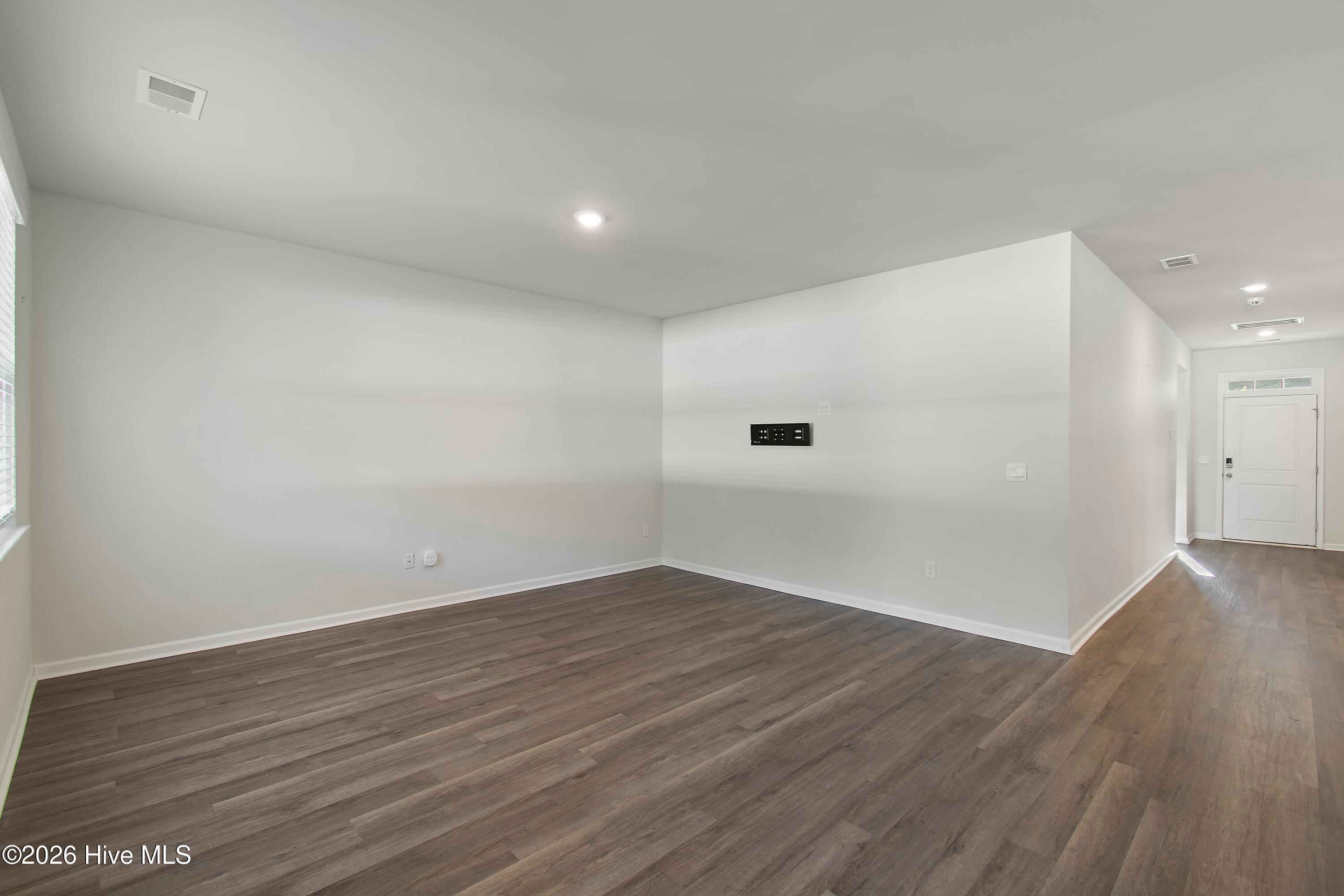 100547710 | Photo 11