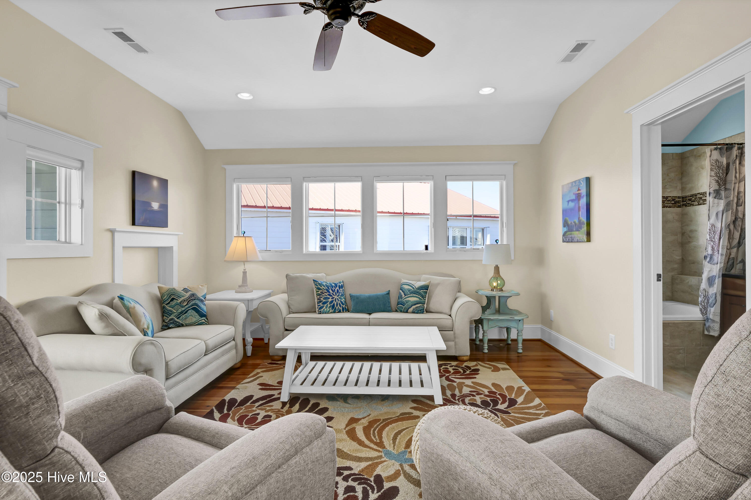 100553290 | Photo 21