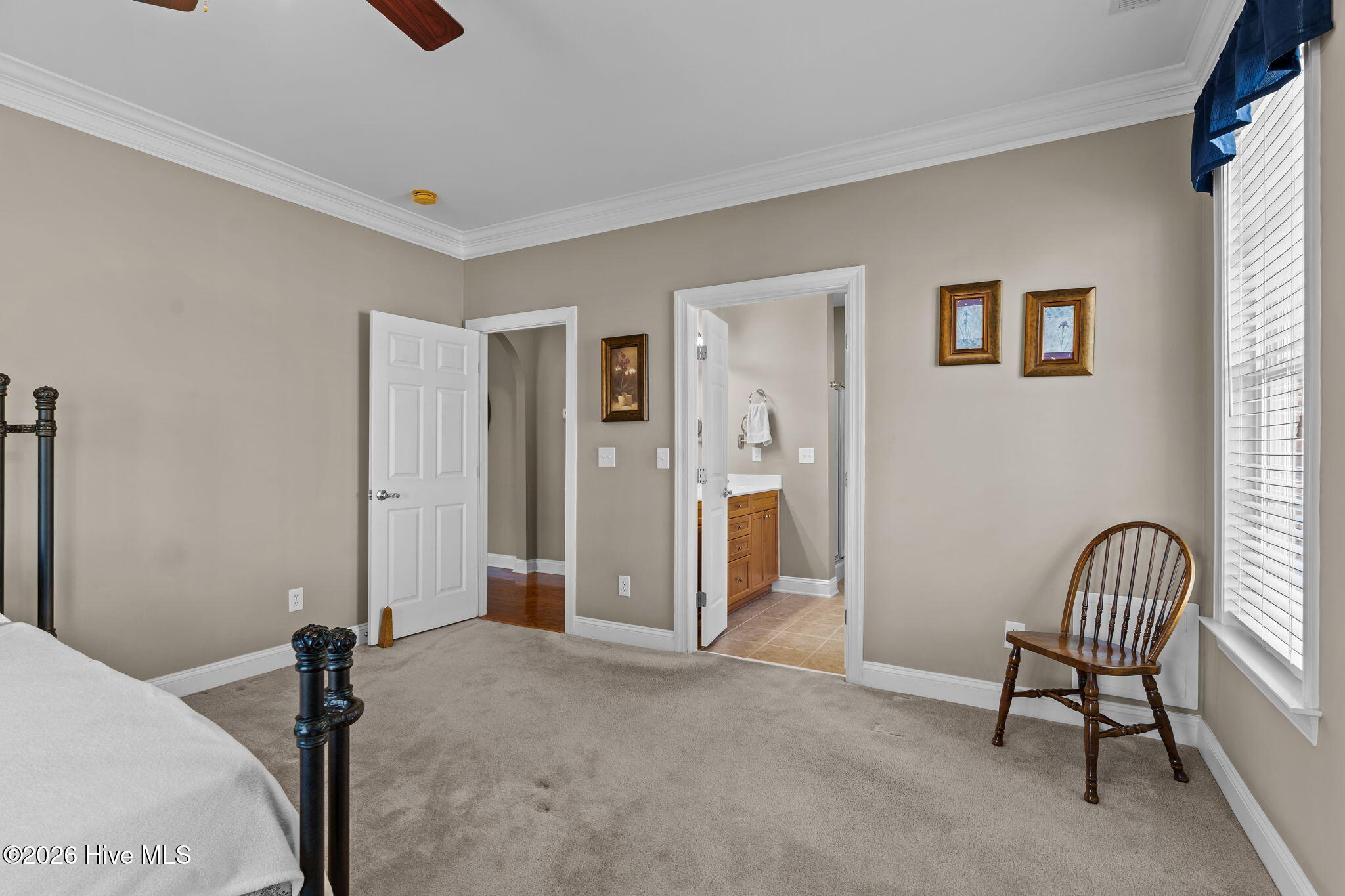 100548977 | Photo 24