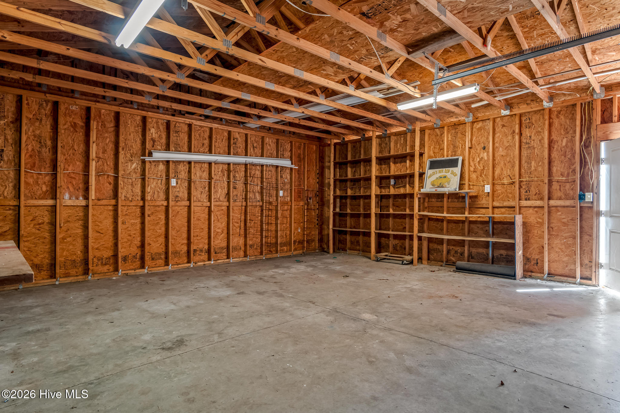 100564681 | Photo 33