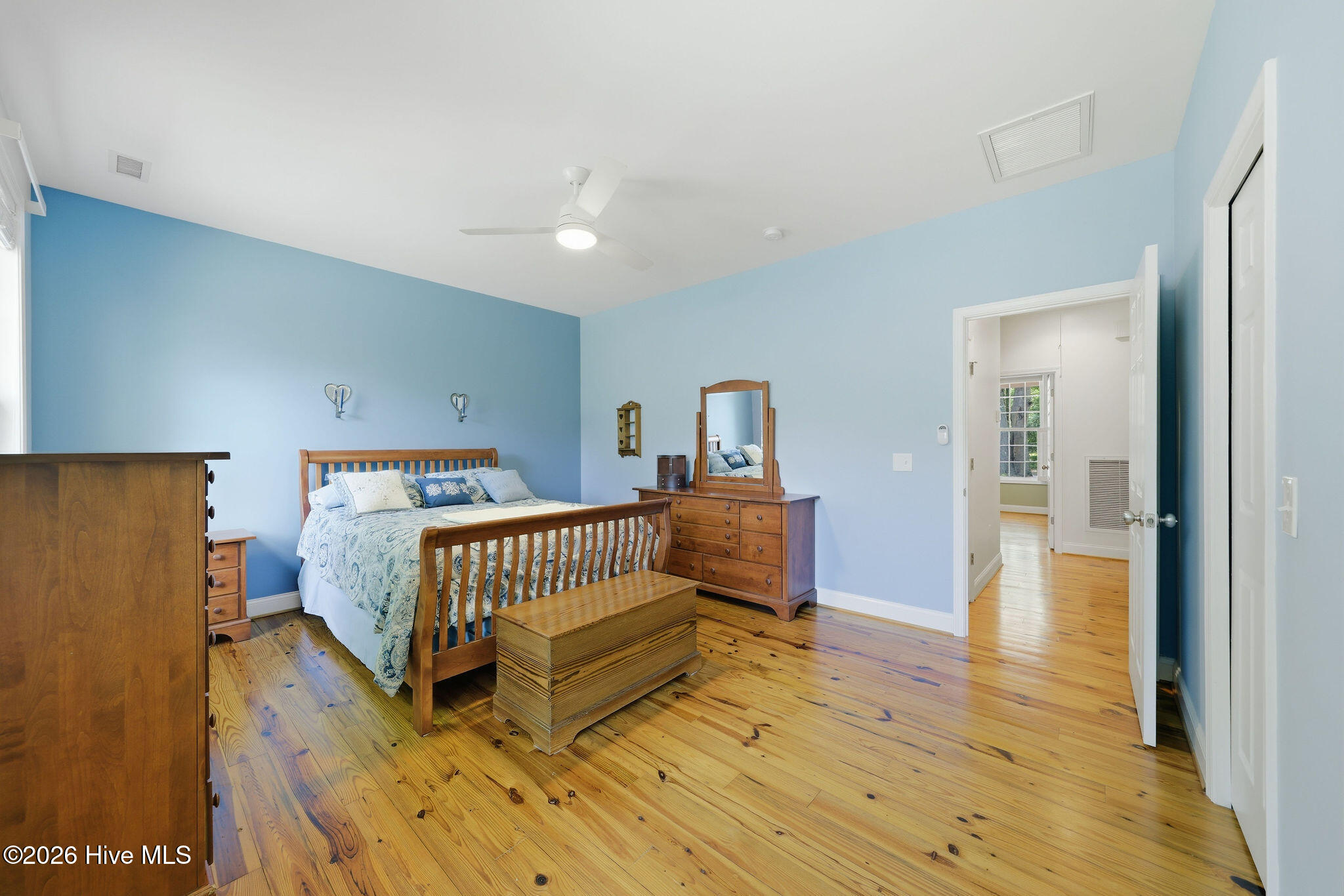 100567375 | Photo 36