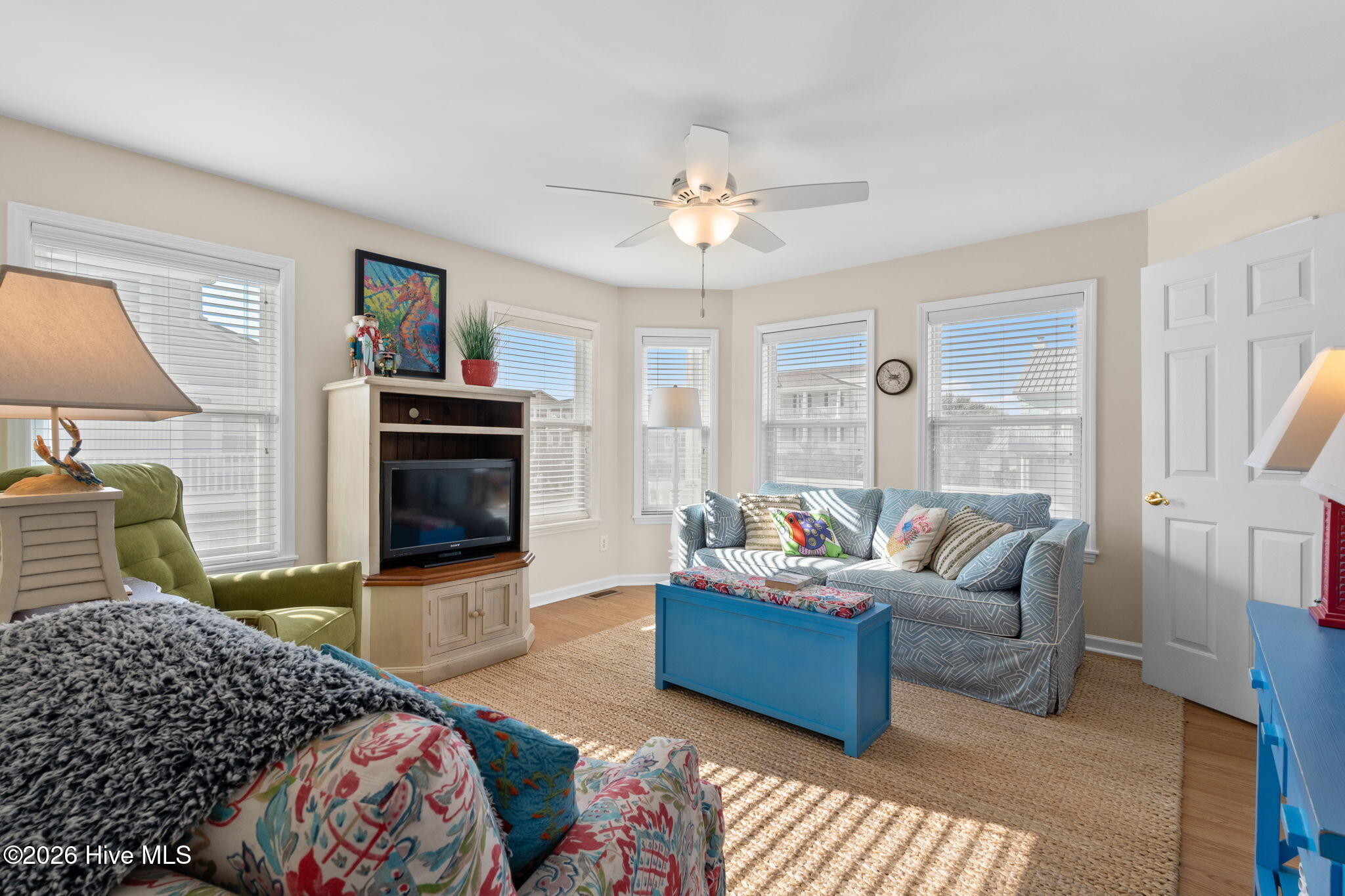 100561633 | Photo 42