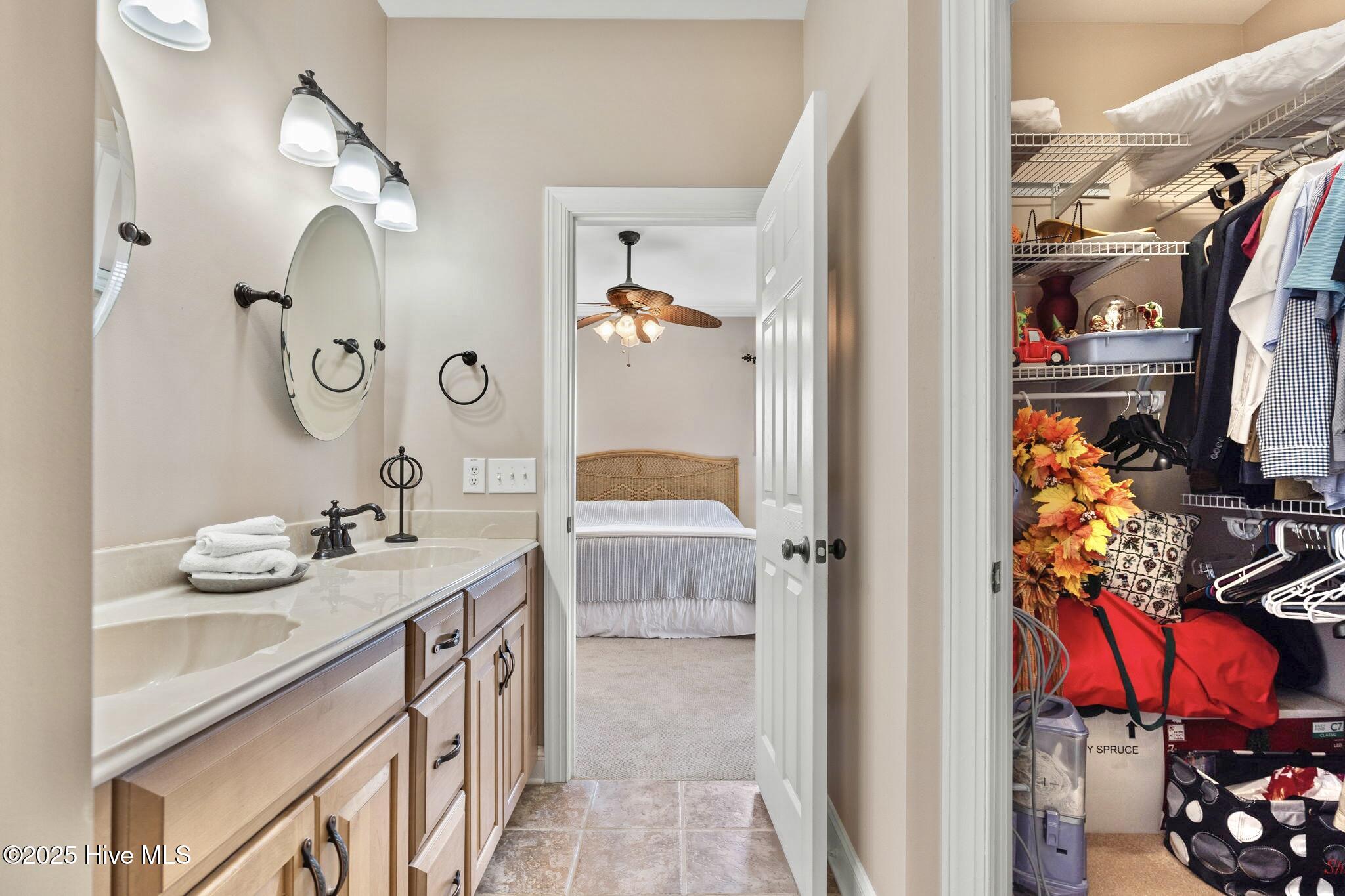 100543841 | Photo 31