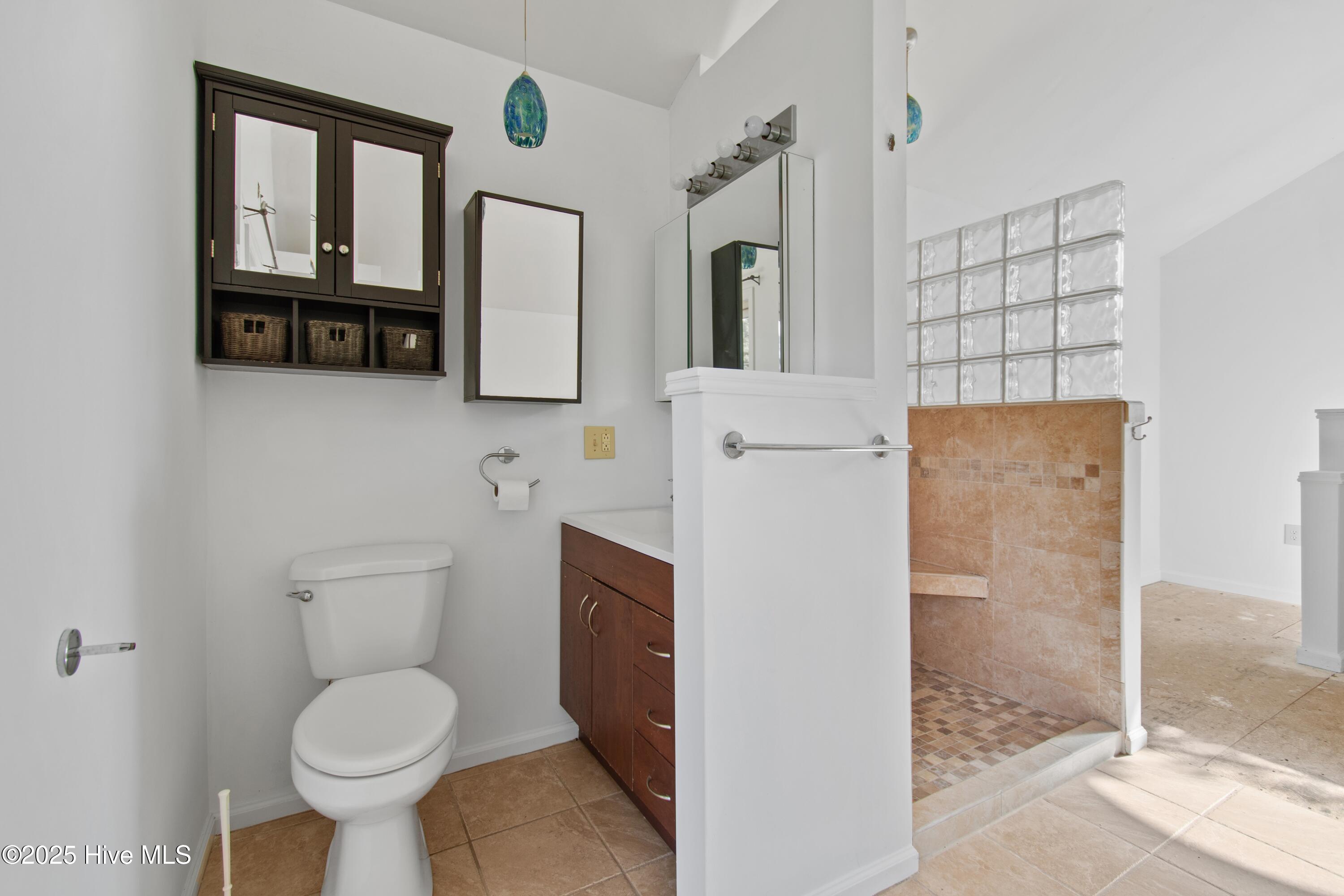 100518608 | Photo 21