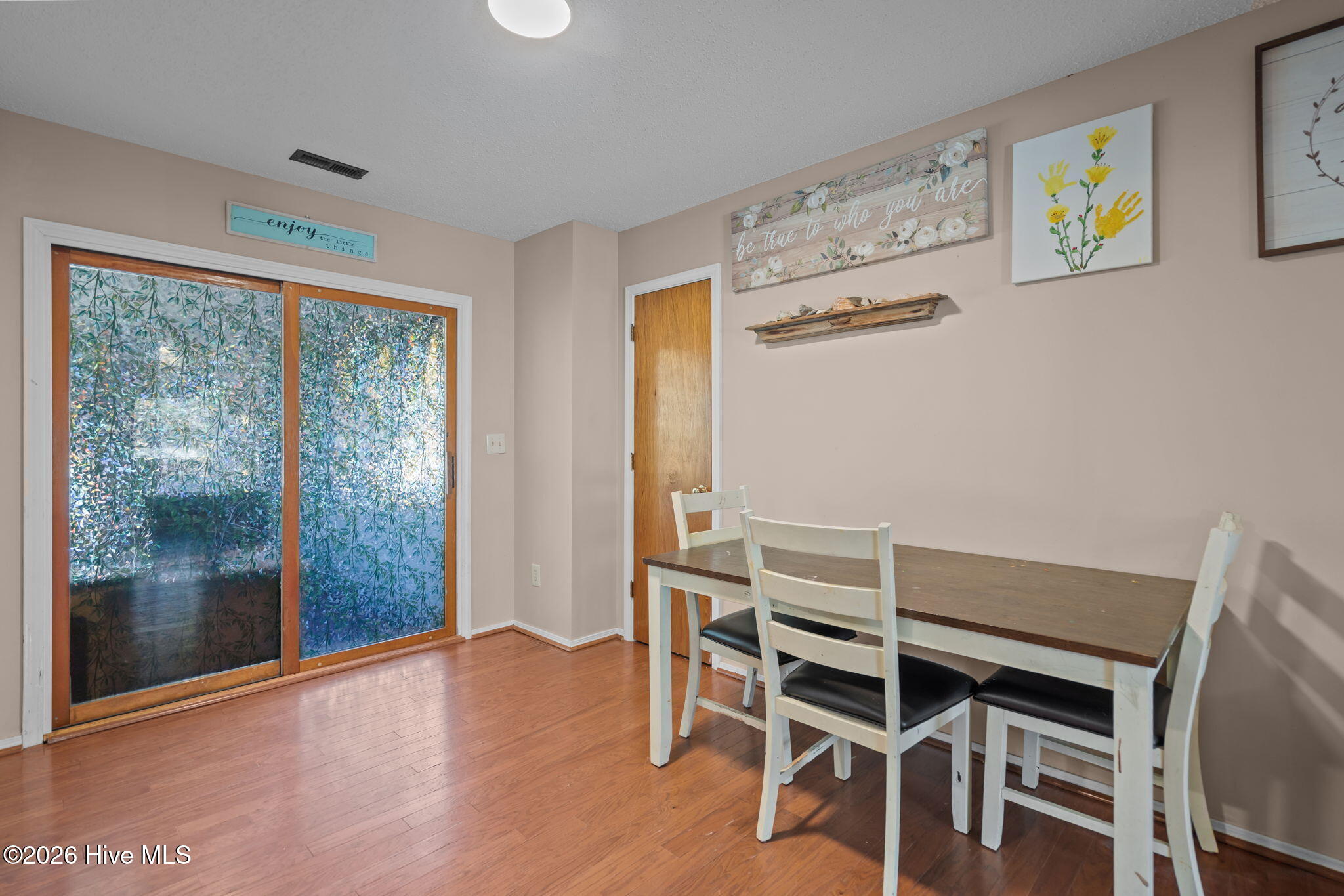 100547316 | Photo 13