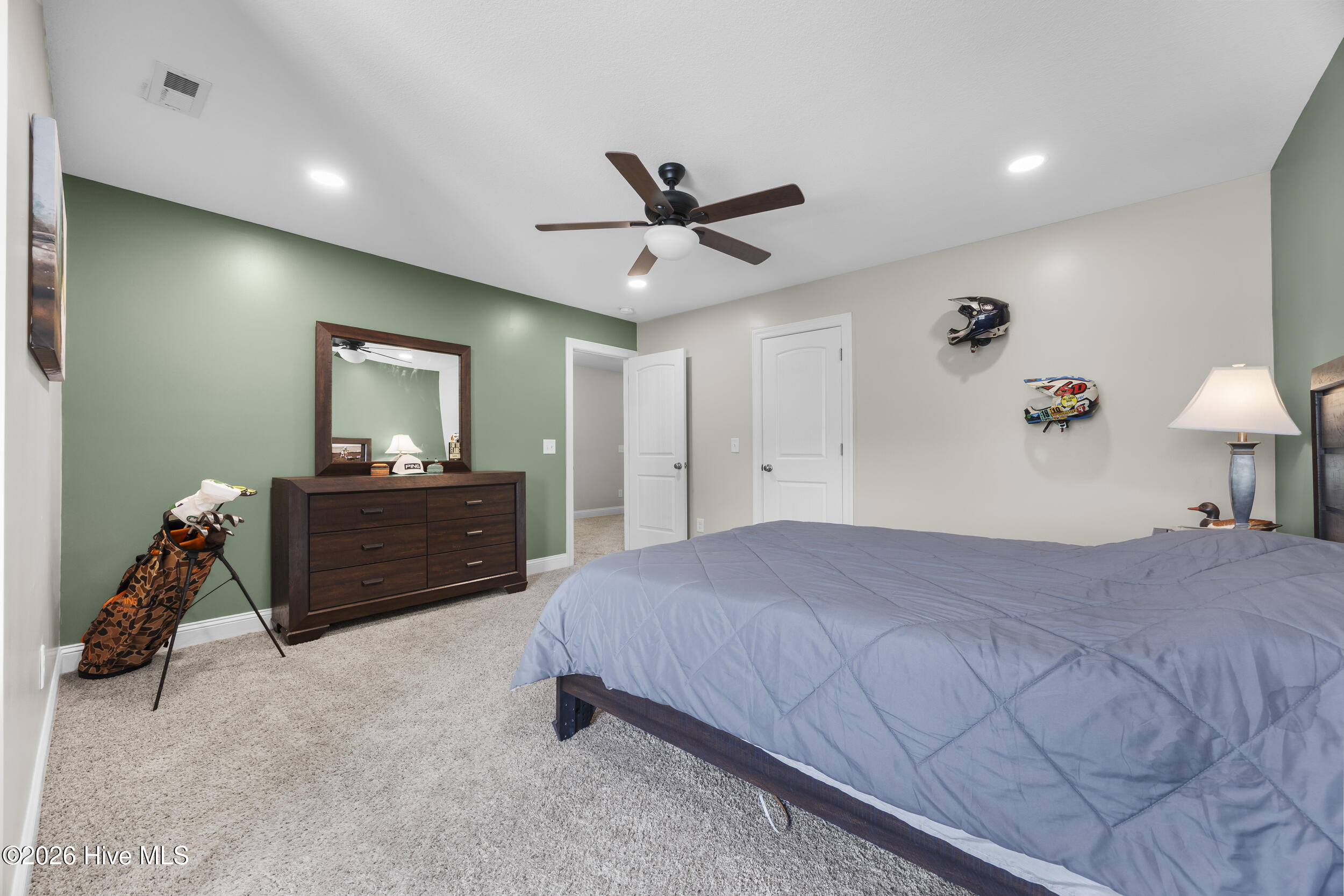 100565893 | Photo 37