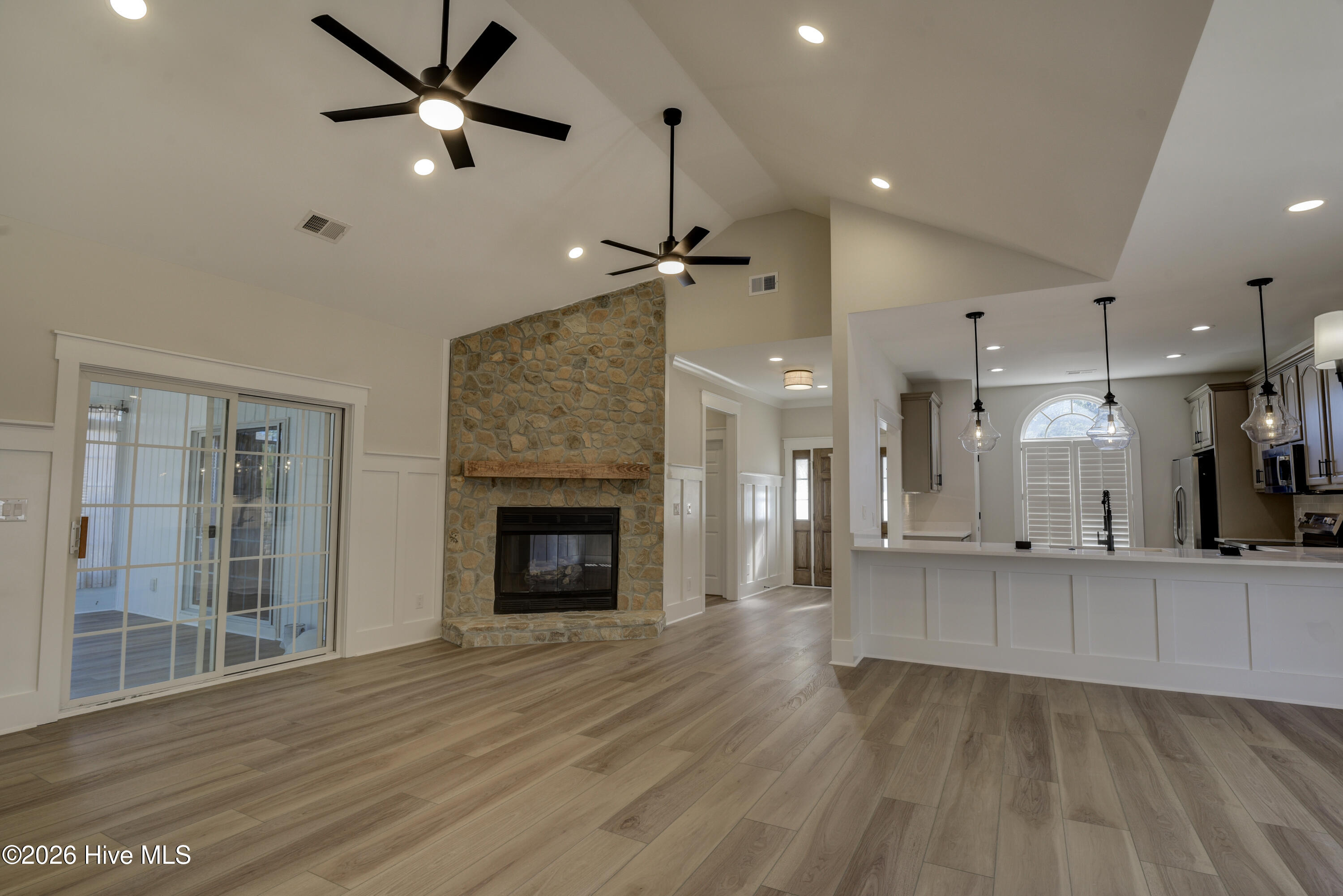 100559237 | Photo 11