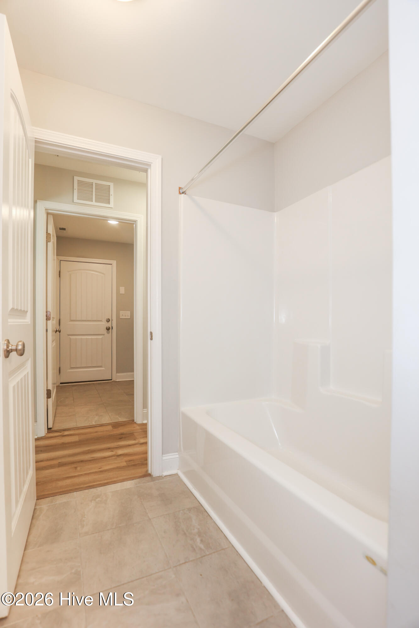 100559393 | Photo 33