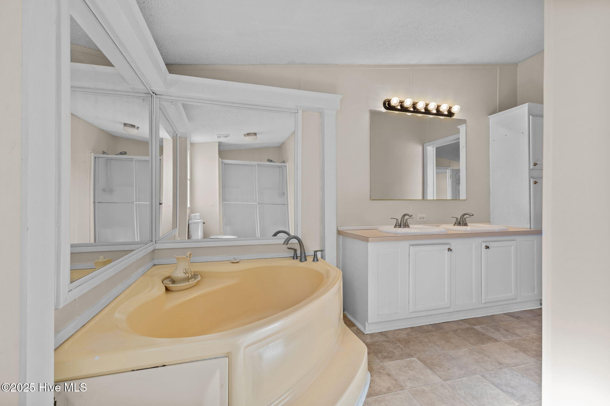 100540304 | Photo 17