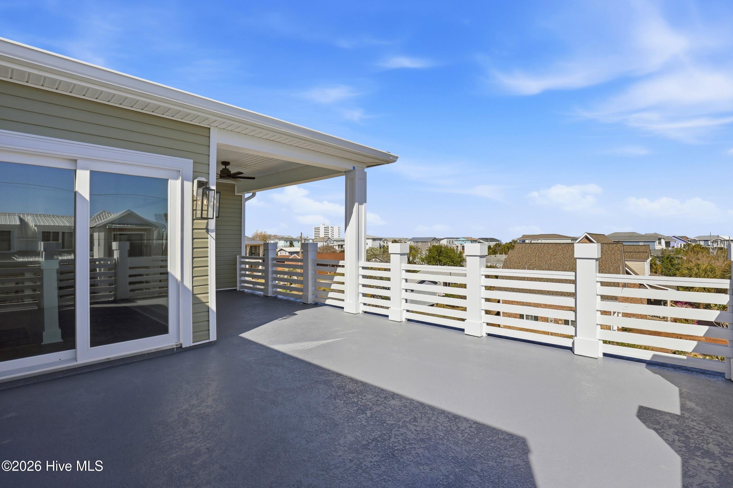 100562877 | Photo 35