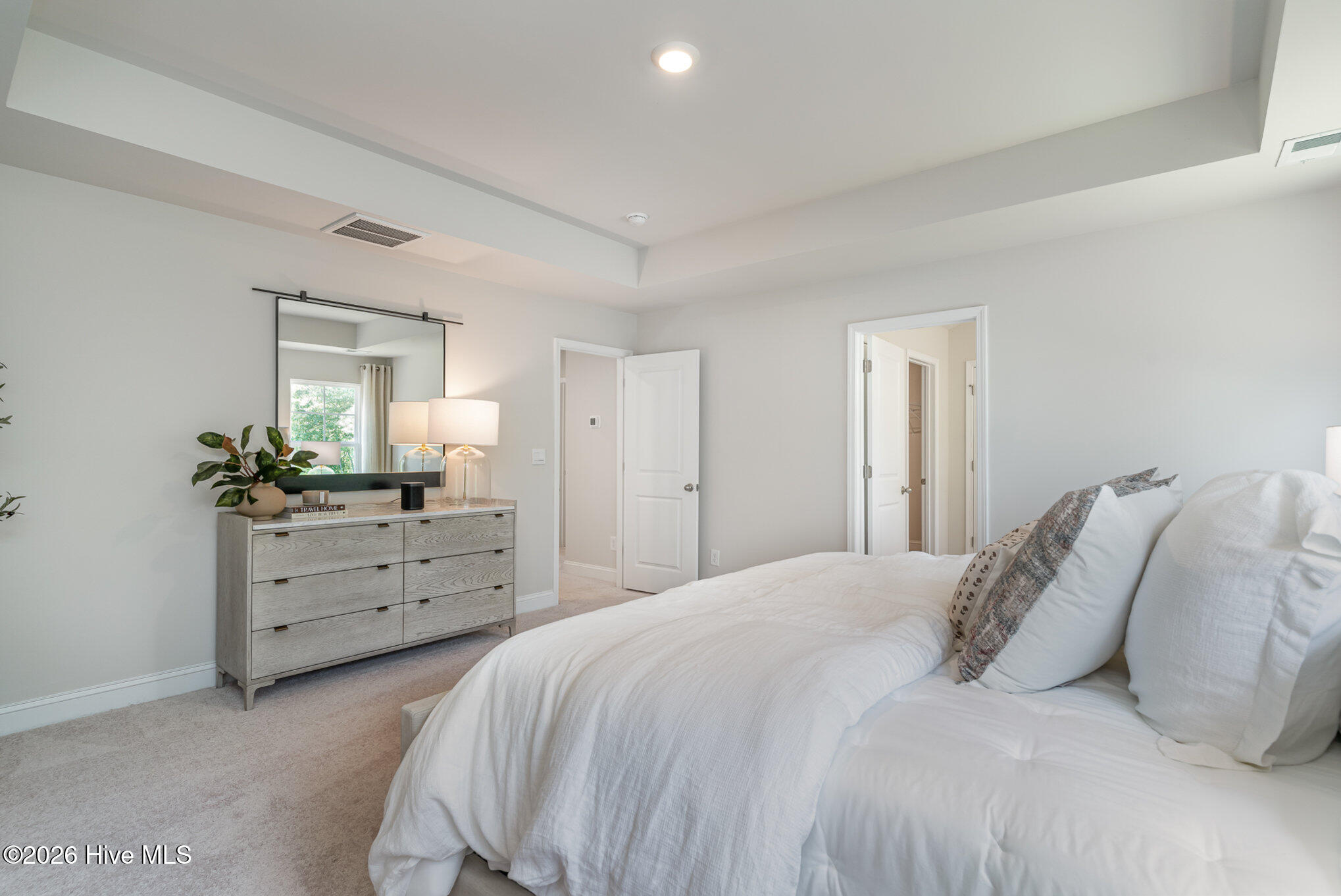 100549069 | Photo 22