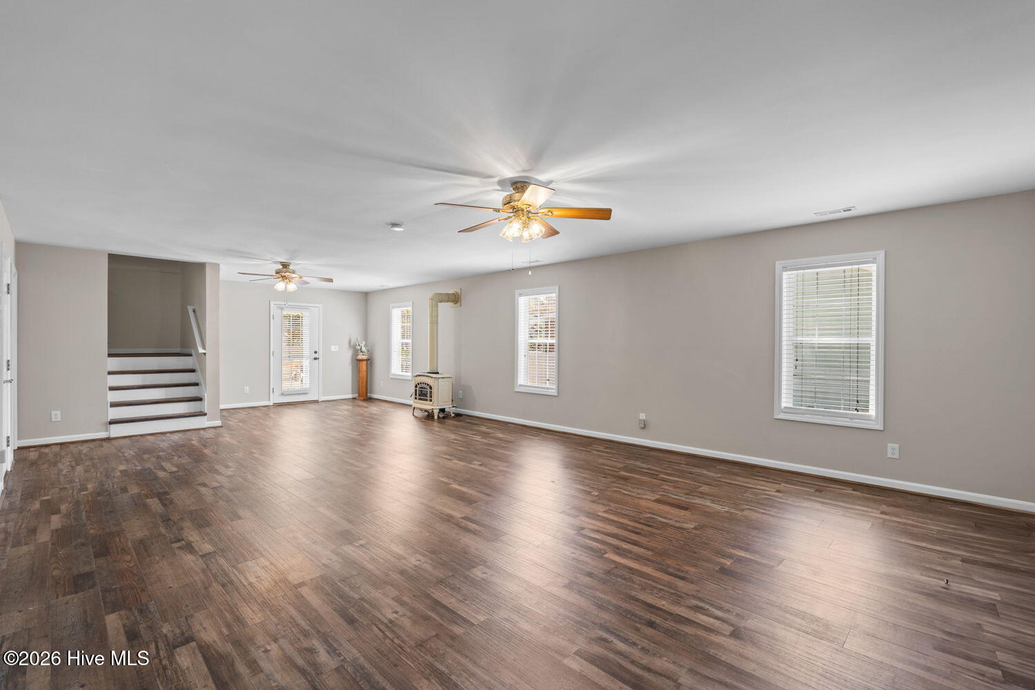 100565093 | Photo 31