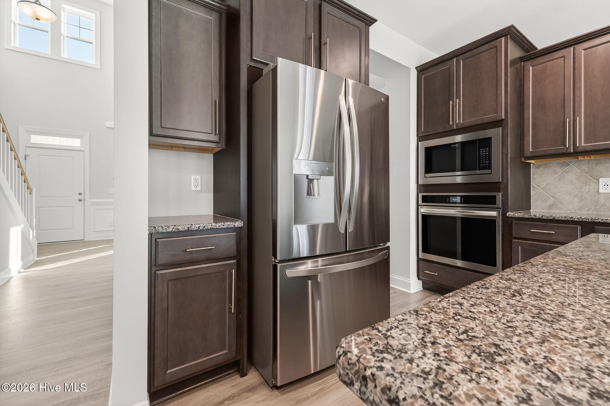 French Door Refrigerator Conveys