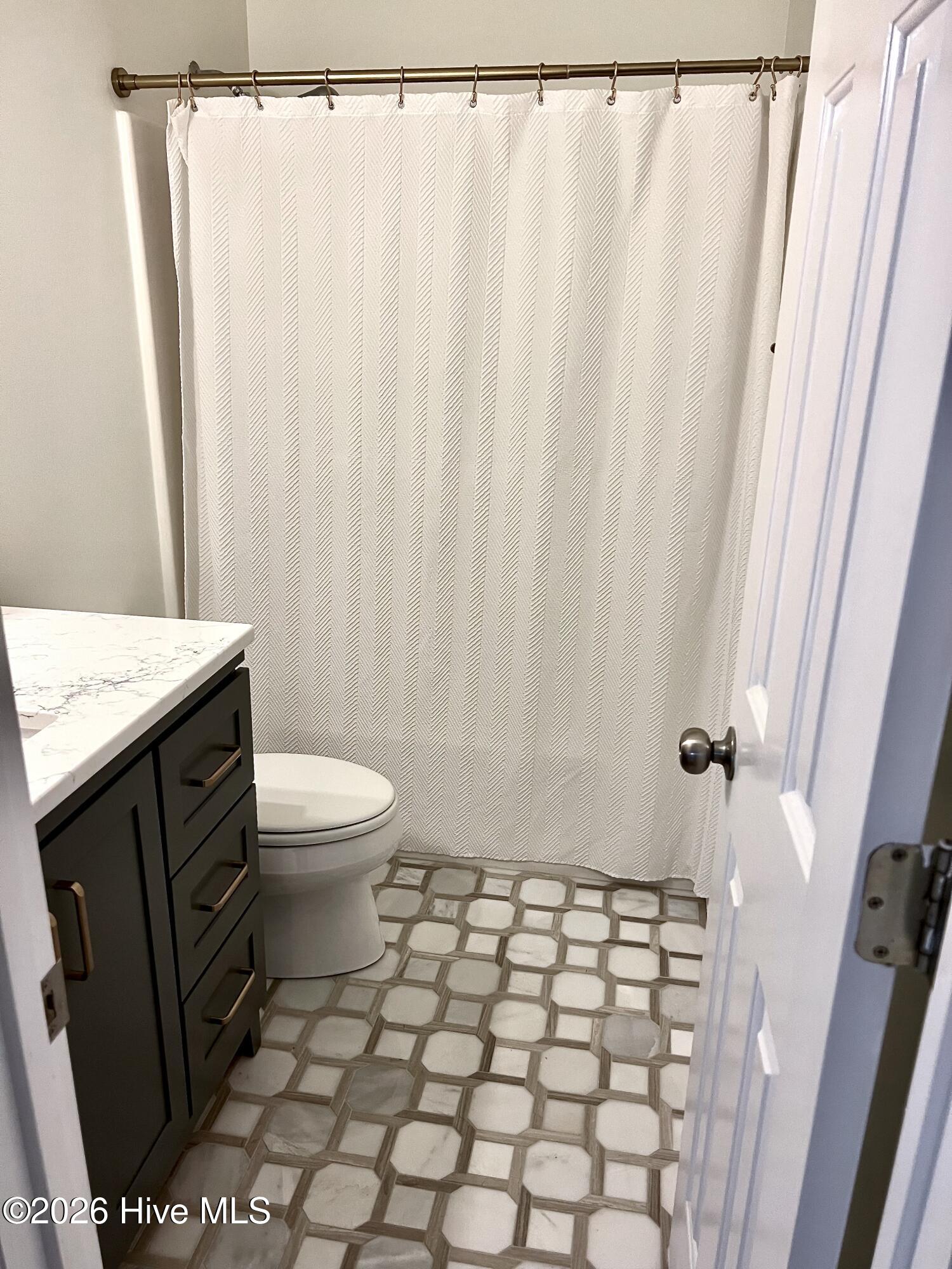 100563612 | Photo 14