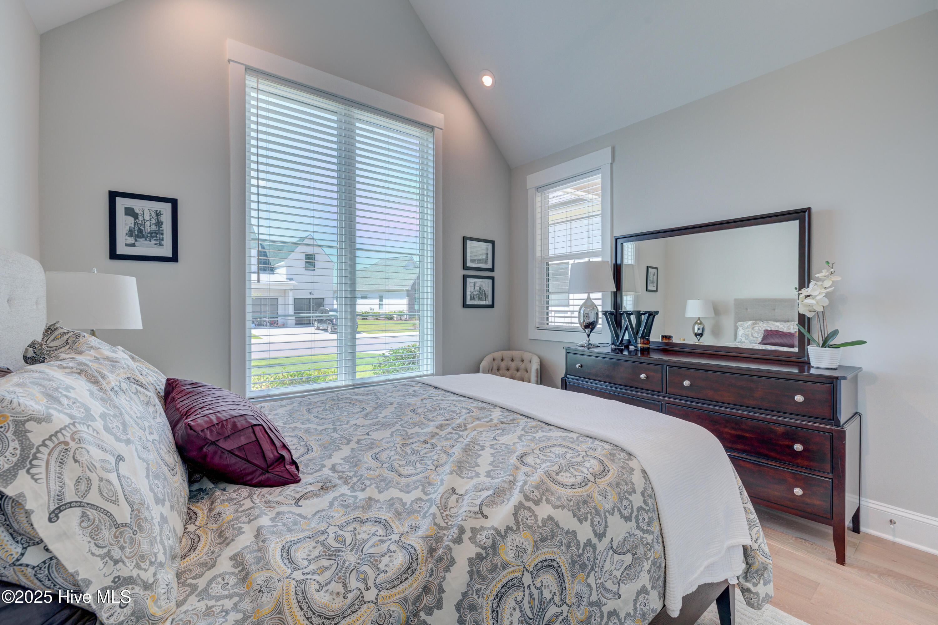 100531036 | Photo 28