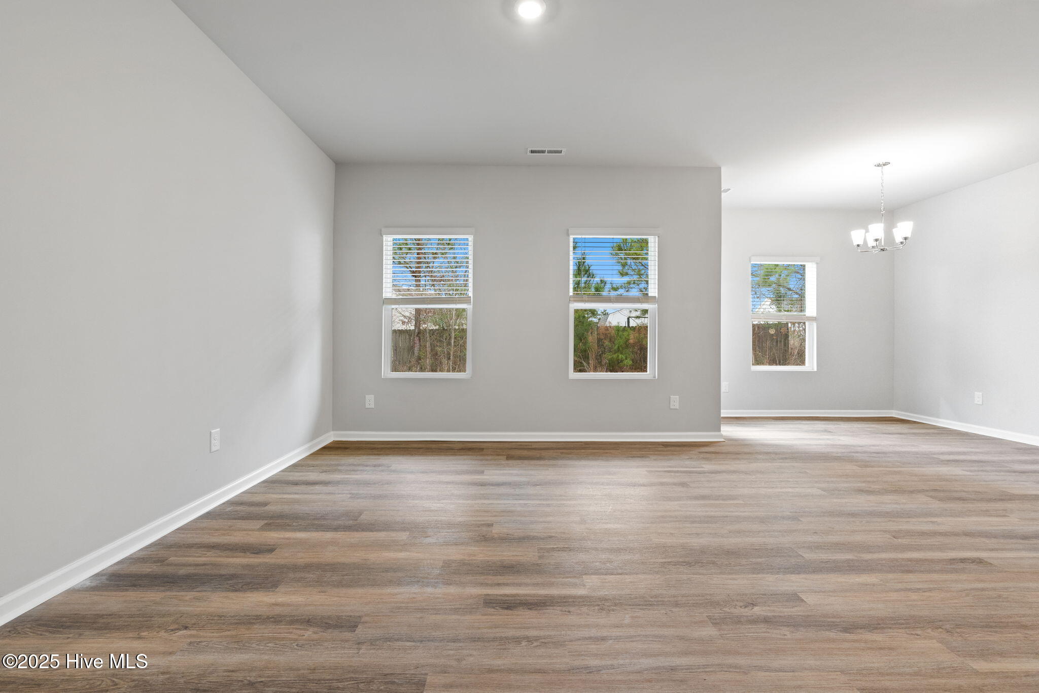 100515265 | Photo 11