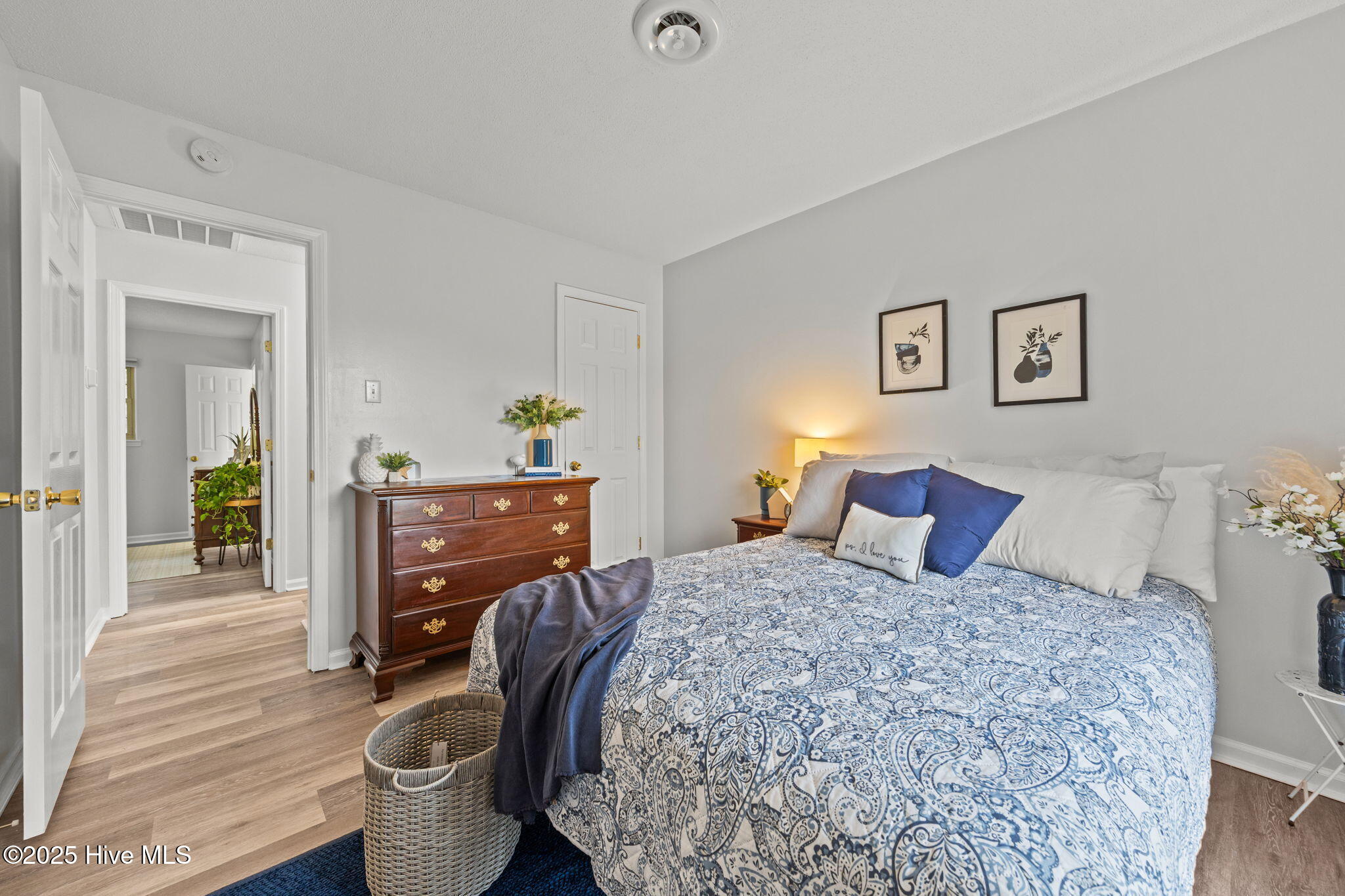 100538869 | Photo 21